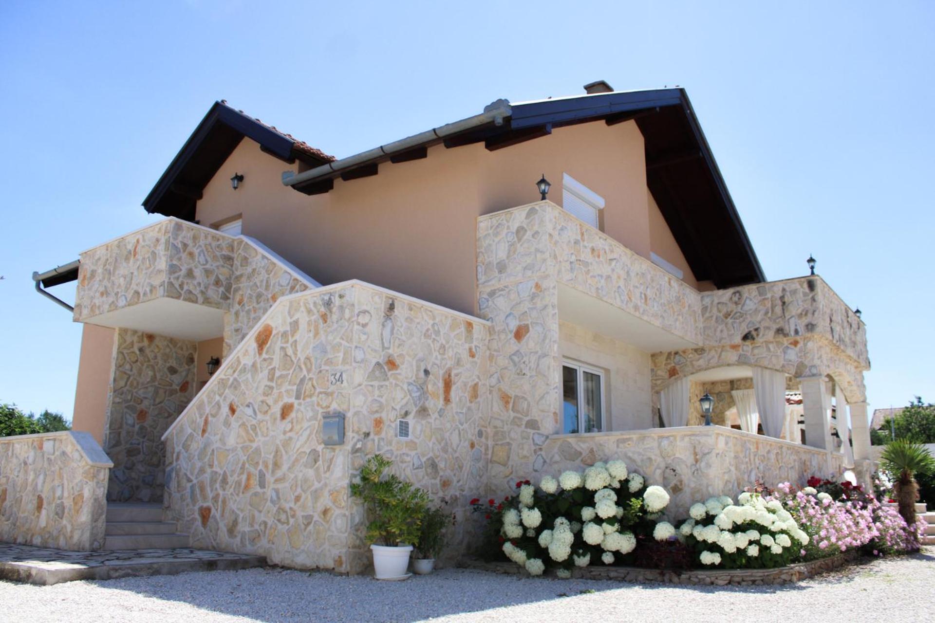 Holiday home Bevanda