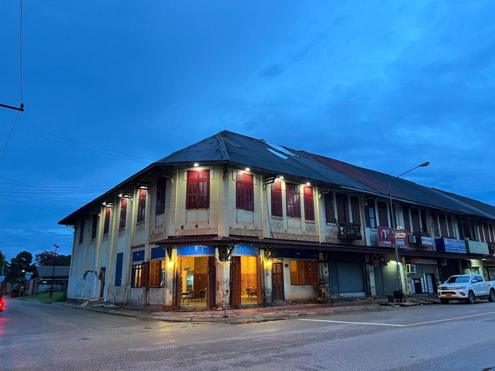 Via Thakhek Hostel & Cafe view 3