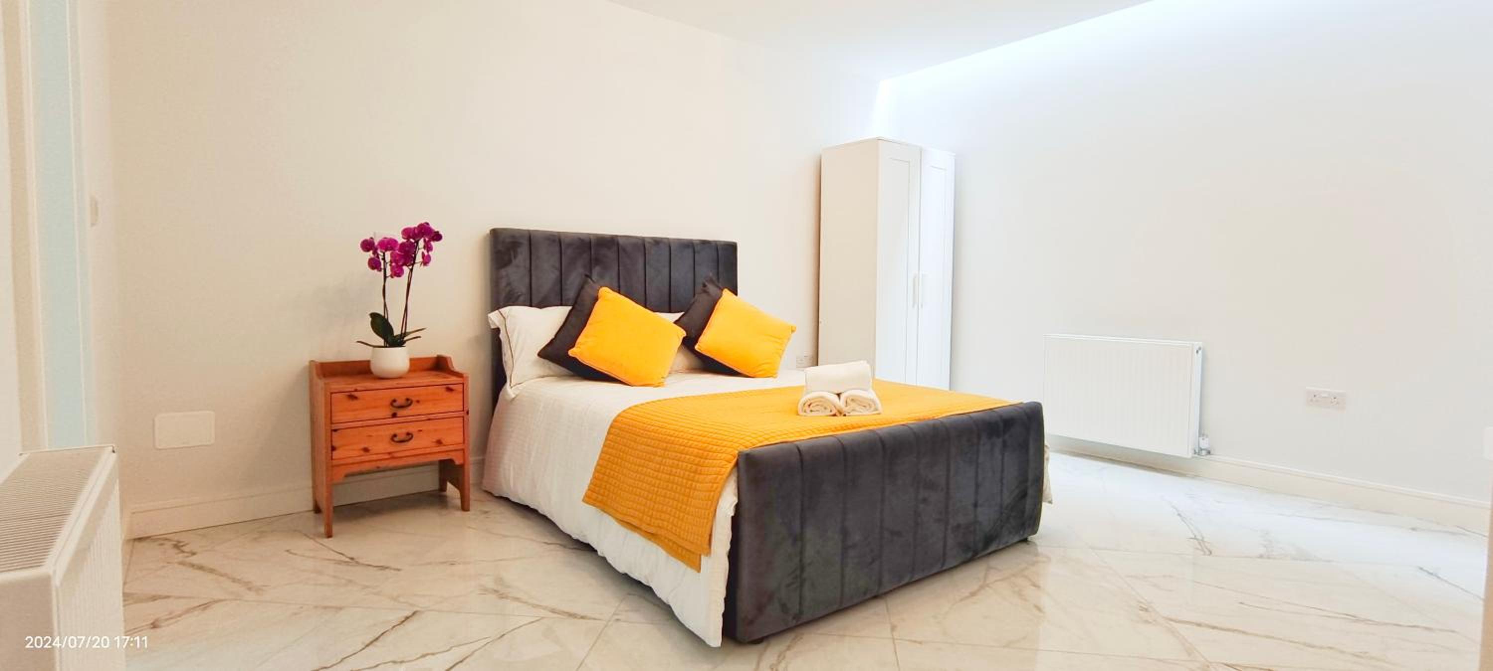 Spacious 2B2B Apartment with Garden