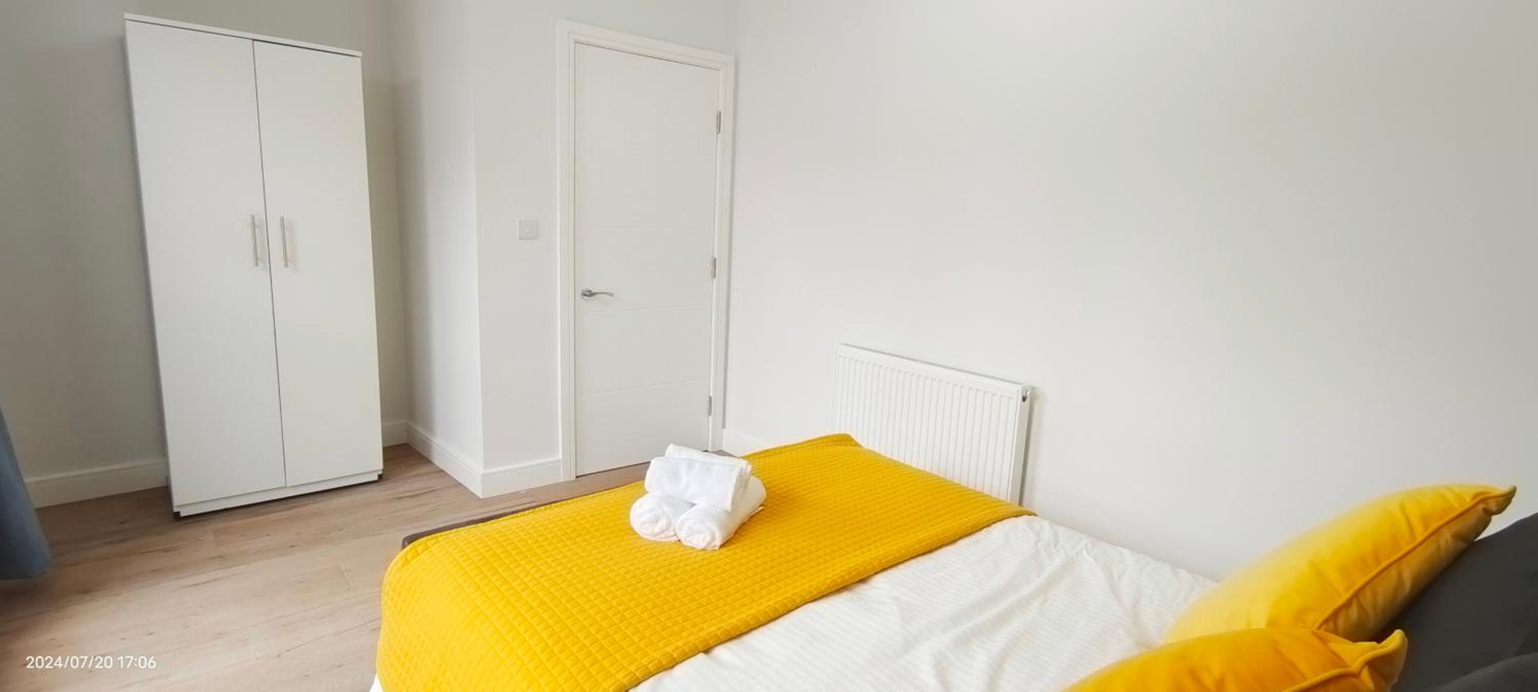 Spacious 2B2B Apartment with Garden