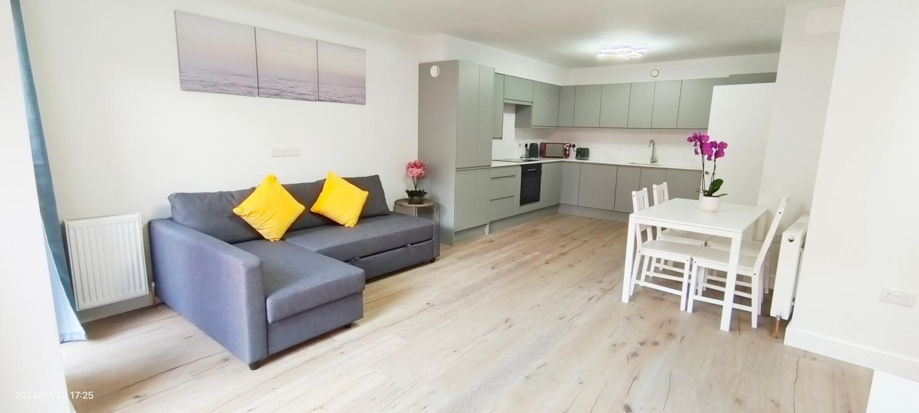 Spacious 2B2B Apartment with Garden