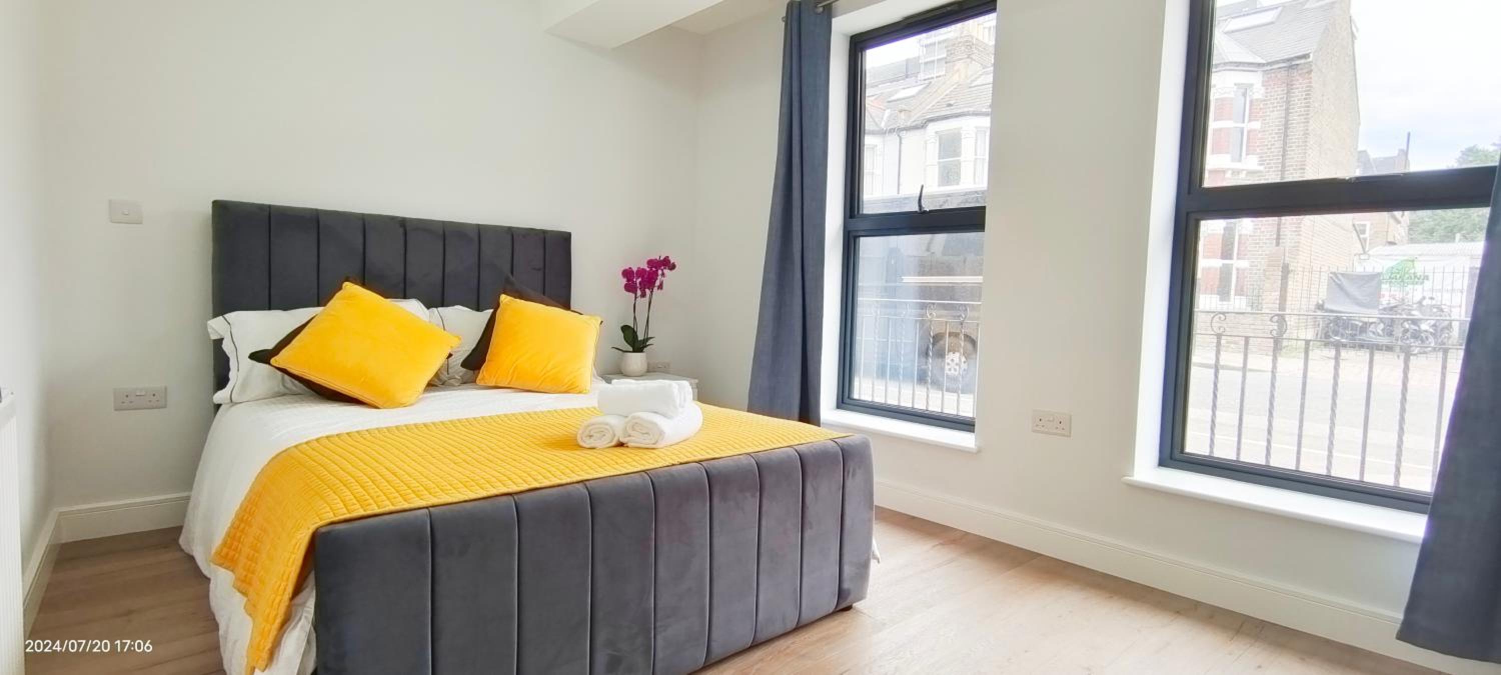 Spacious 2B2B Apartment with Garden