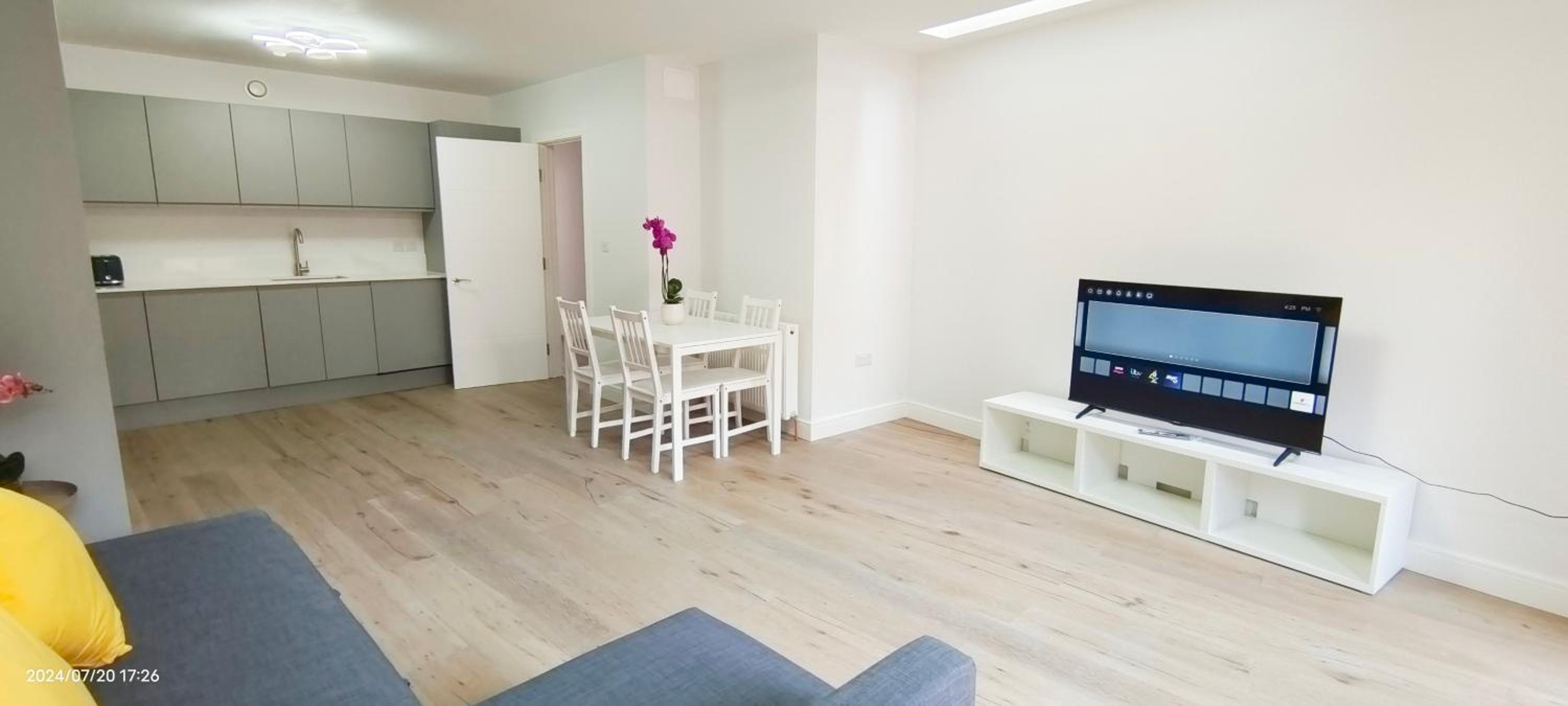 Spacious 2B2B Apartment with Garden