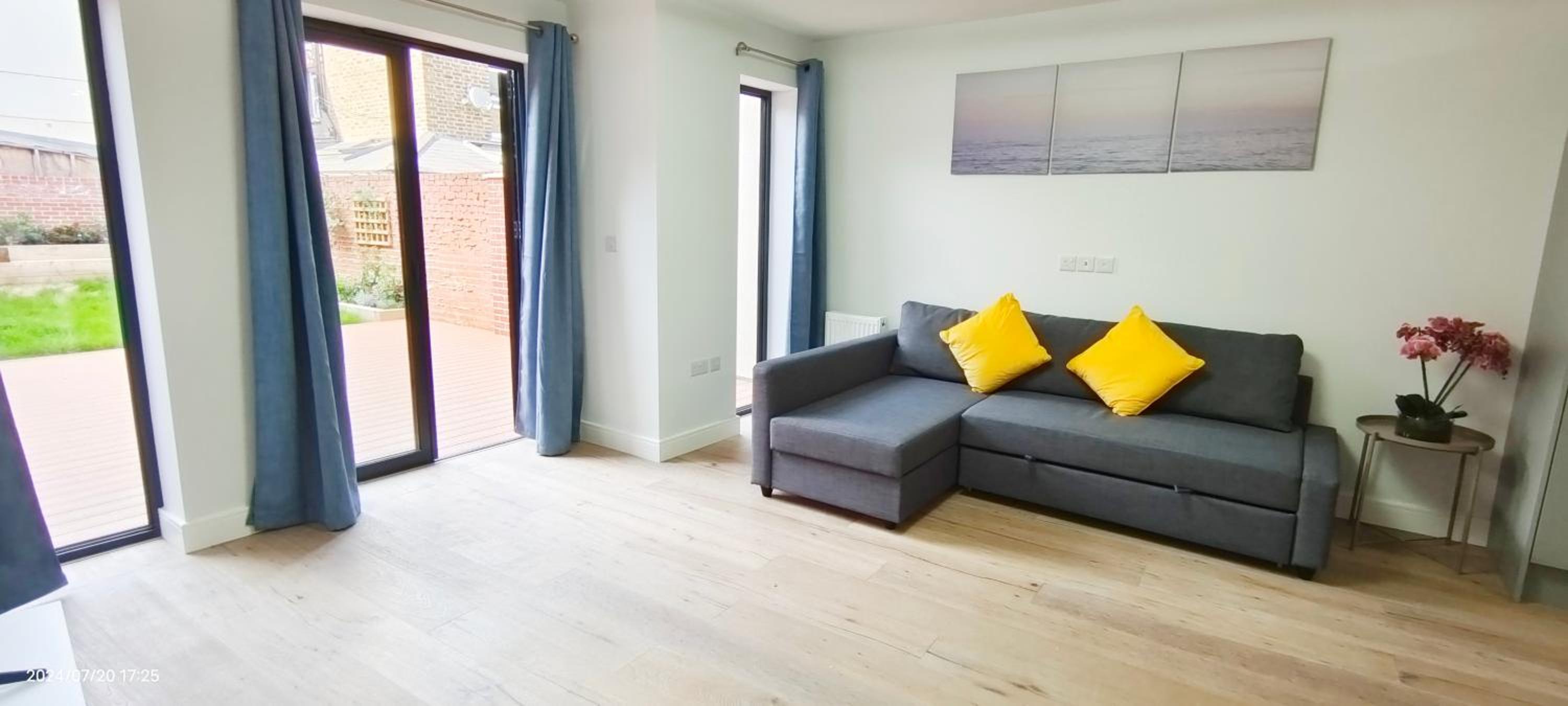 Spacious 2B2B Apartment with Garden