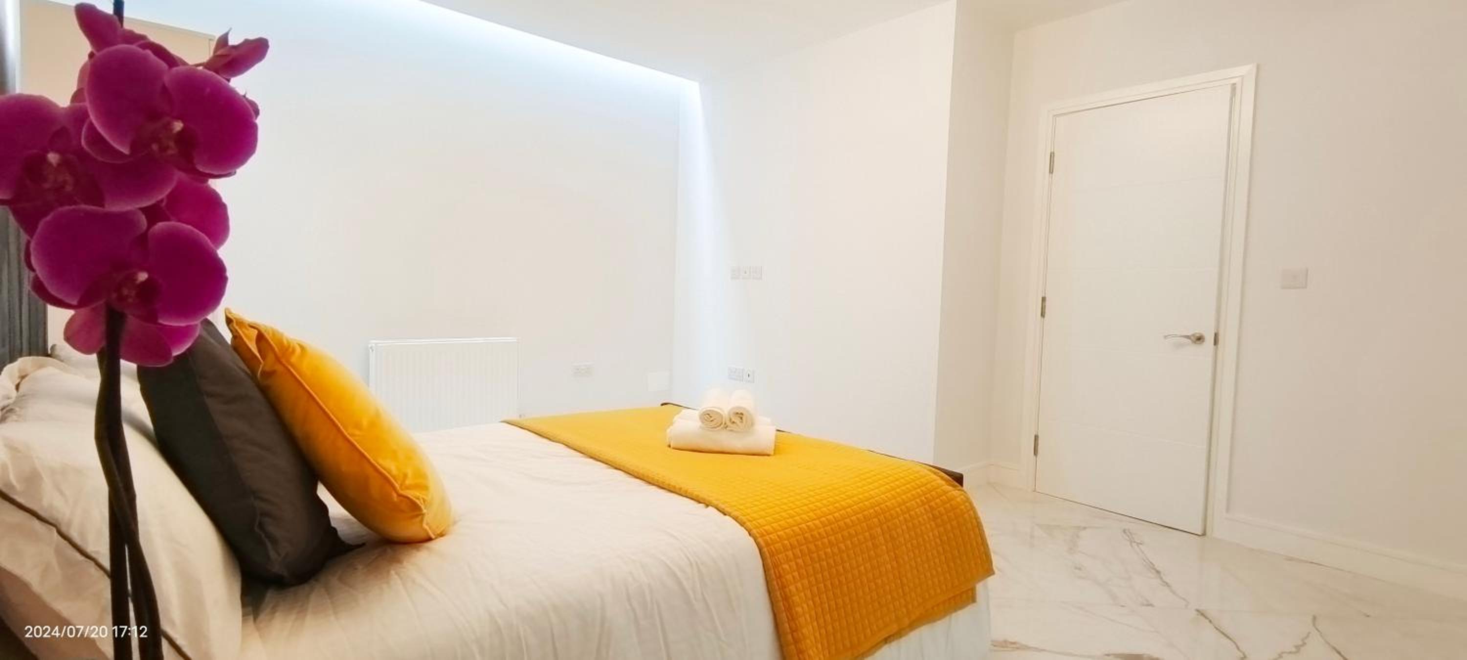 Spacious 2B2B Apartment with Garden