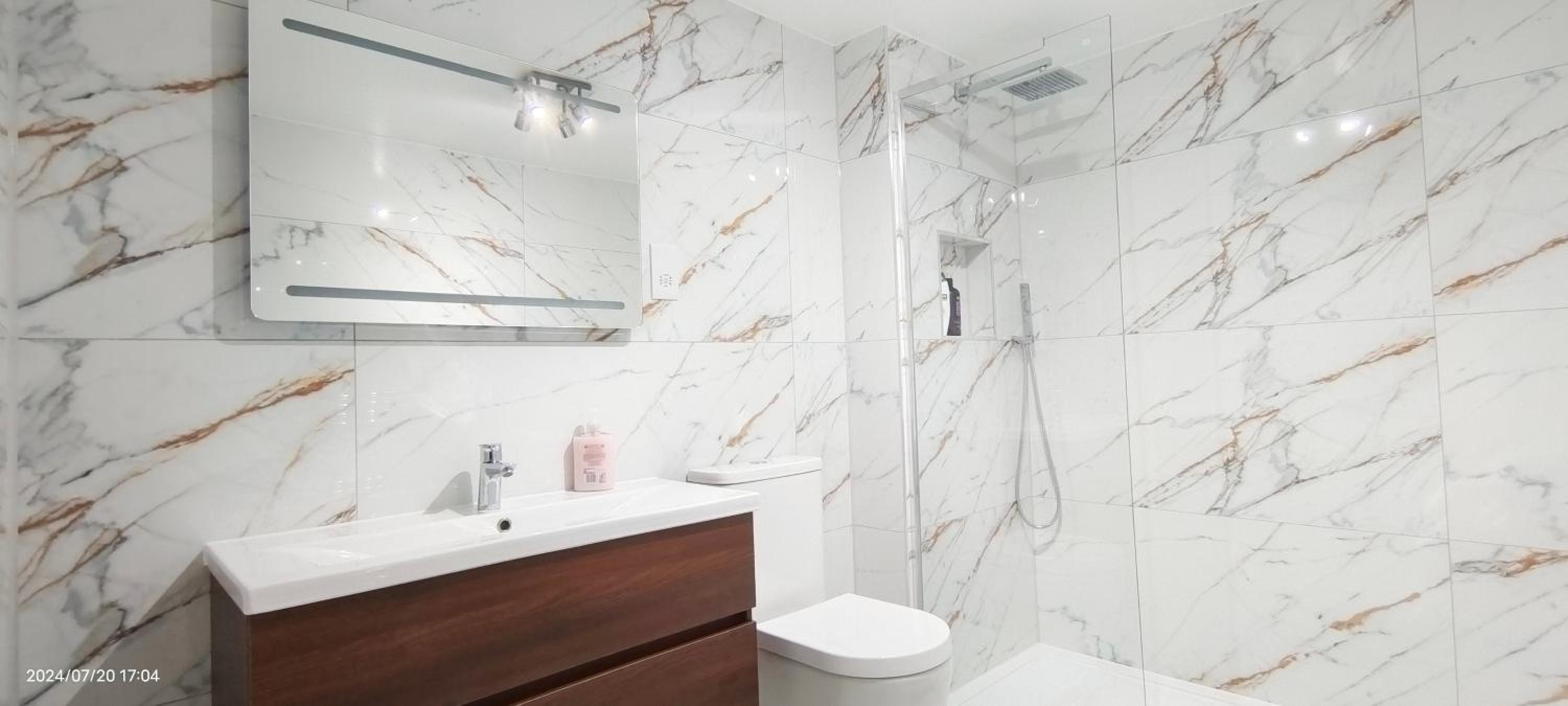 Spacious 2B2B Apartment with Garden