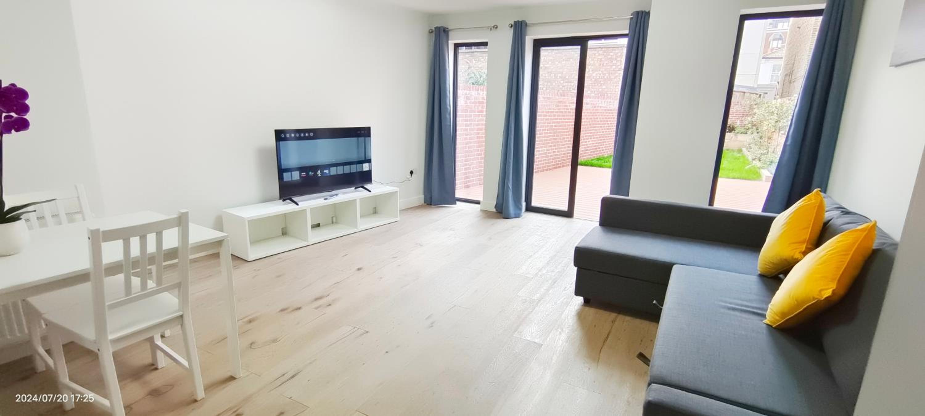 Spacious 2B2B Apartment with Garden