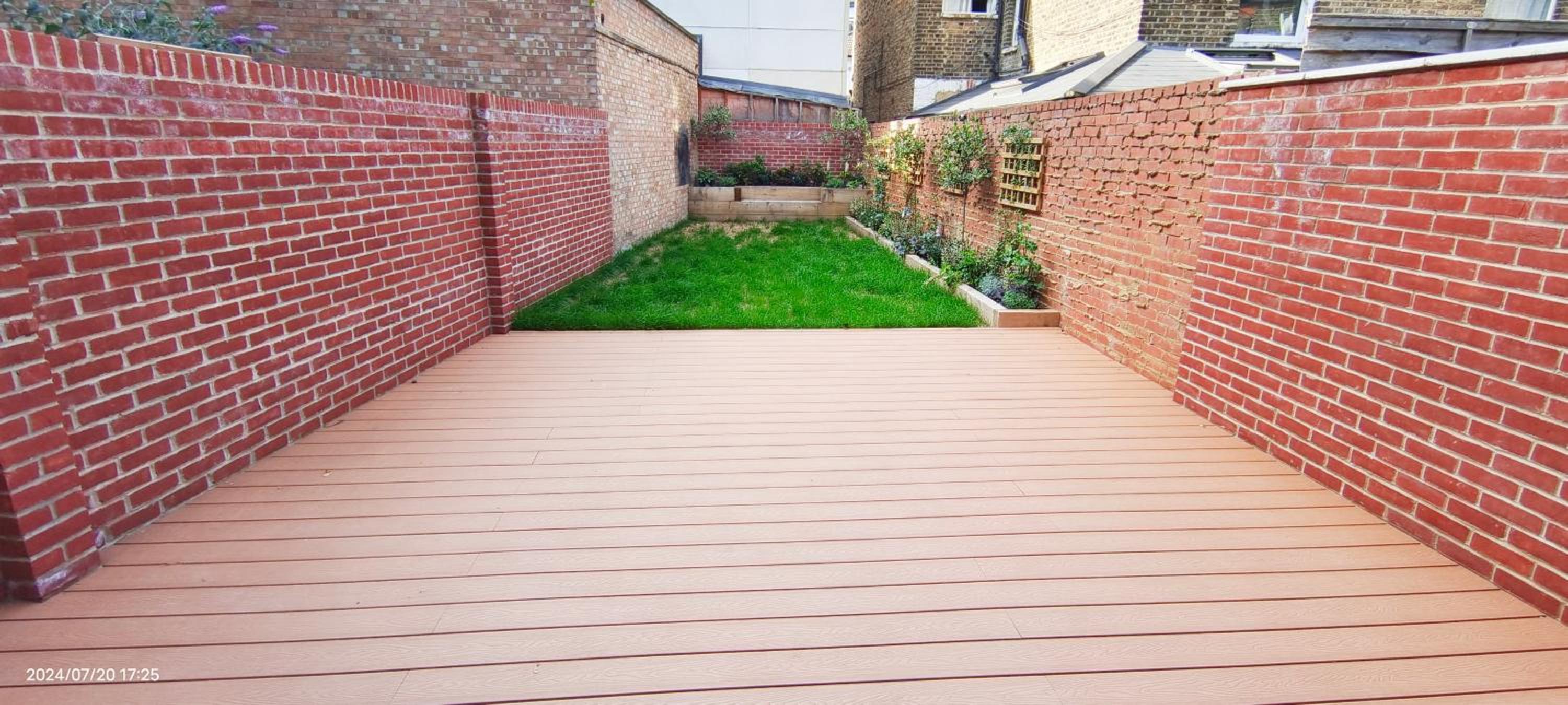 Spacious 2B2B Apartment with Garden