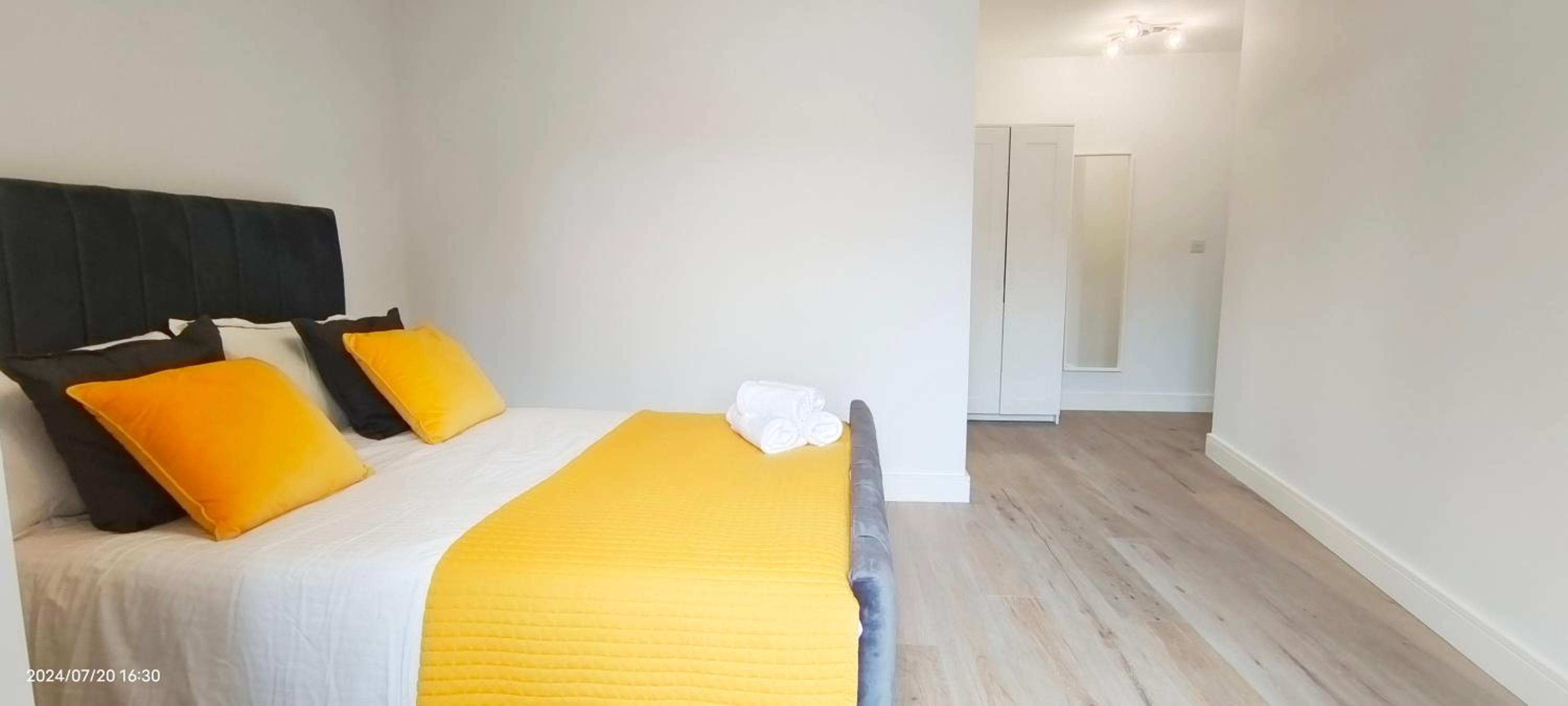Luxurious and Modern 3b3b Apartment in Hammersmith