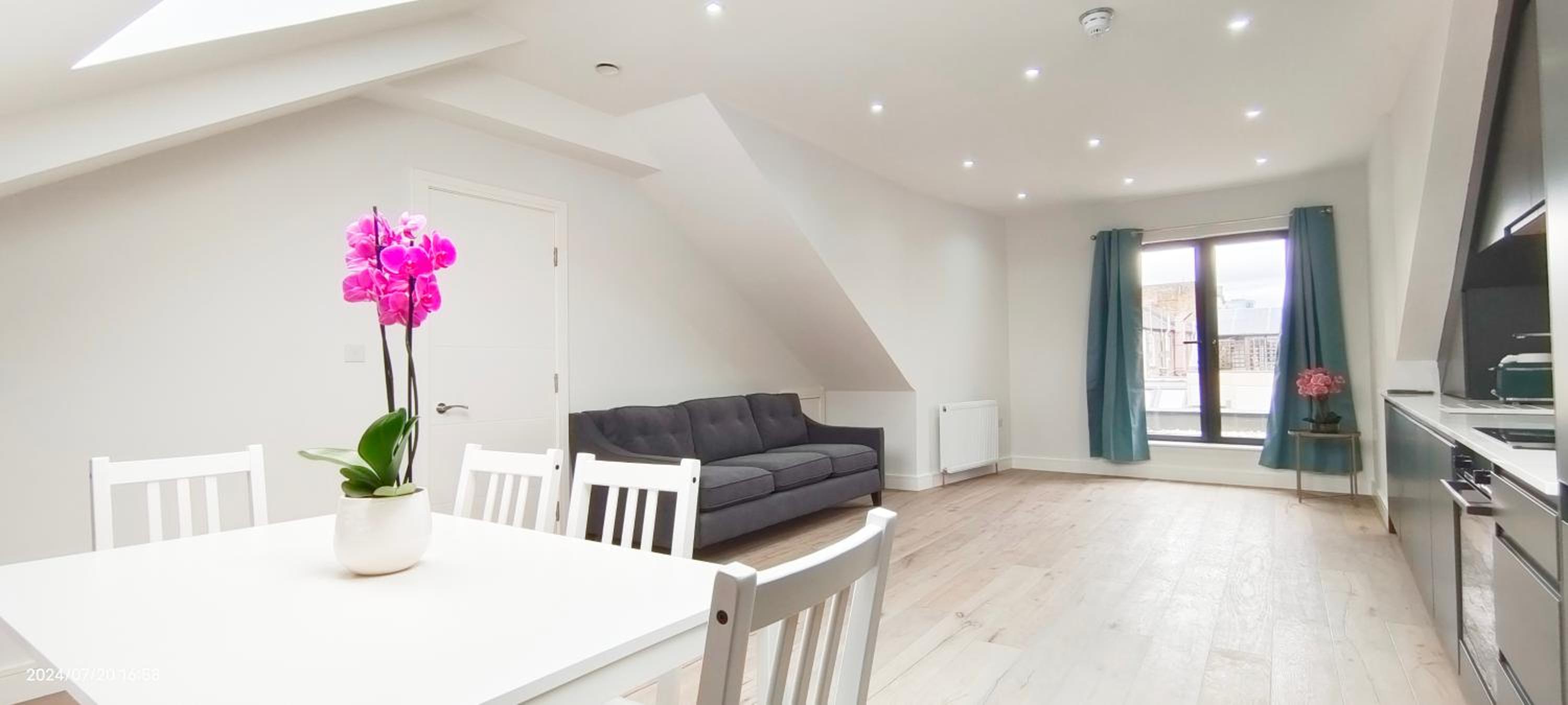 Luxurious and Modern 3b3b Apartment in Hammersmith