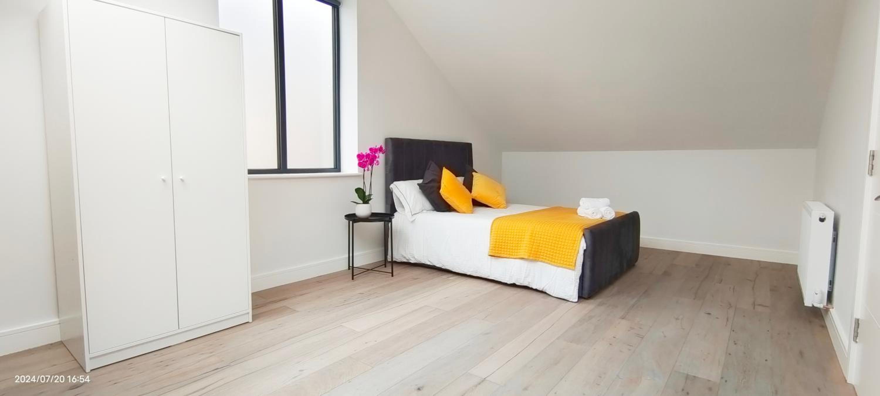Luxurious and Modern 3b3b Apartment in Hammersmith