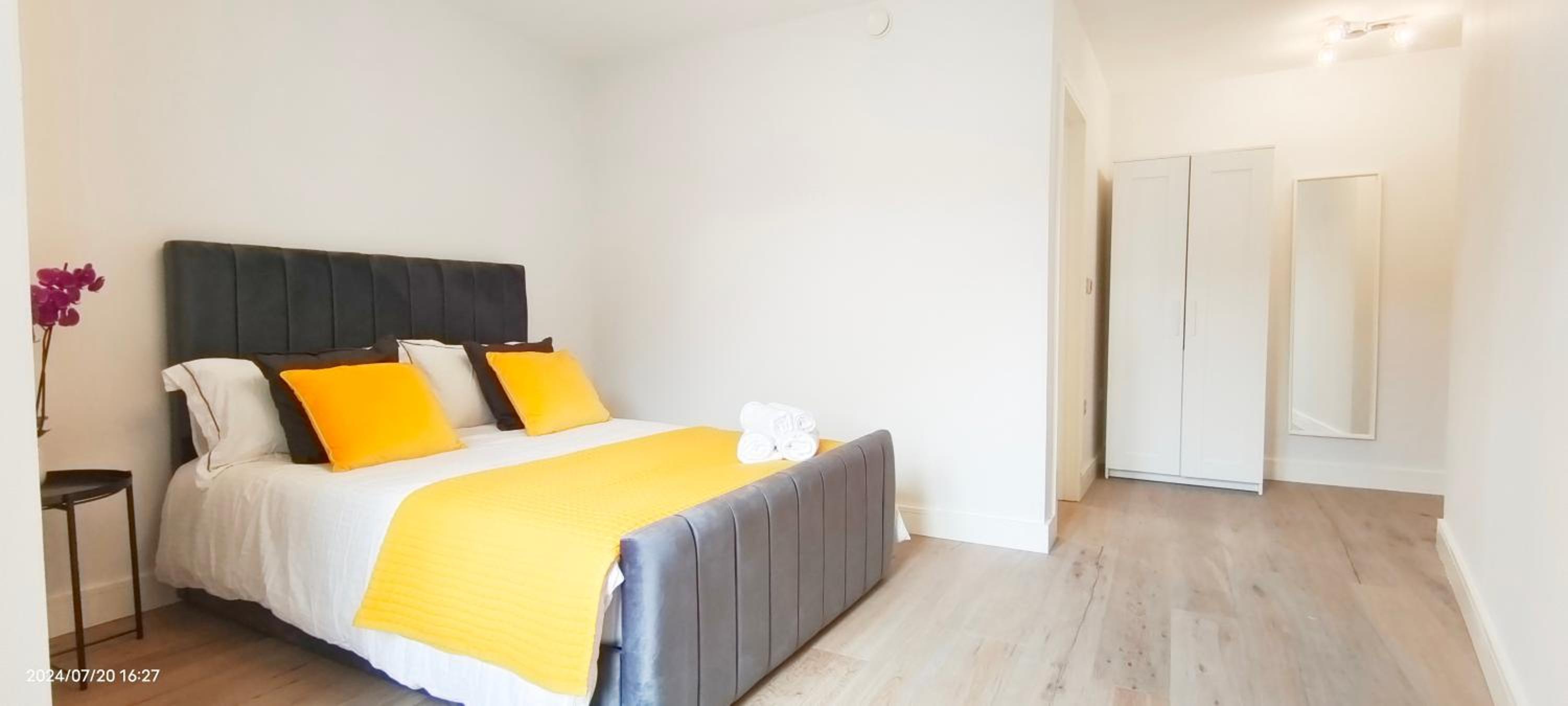 Luxurious and Modern 3b3b Apartment in Hammersmith