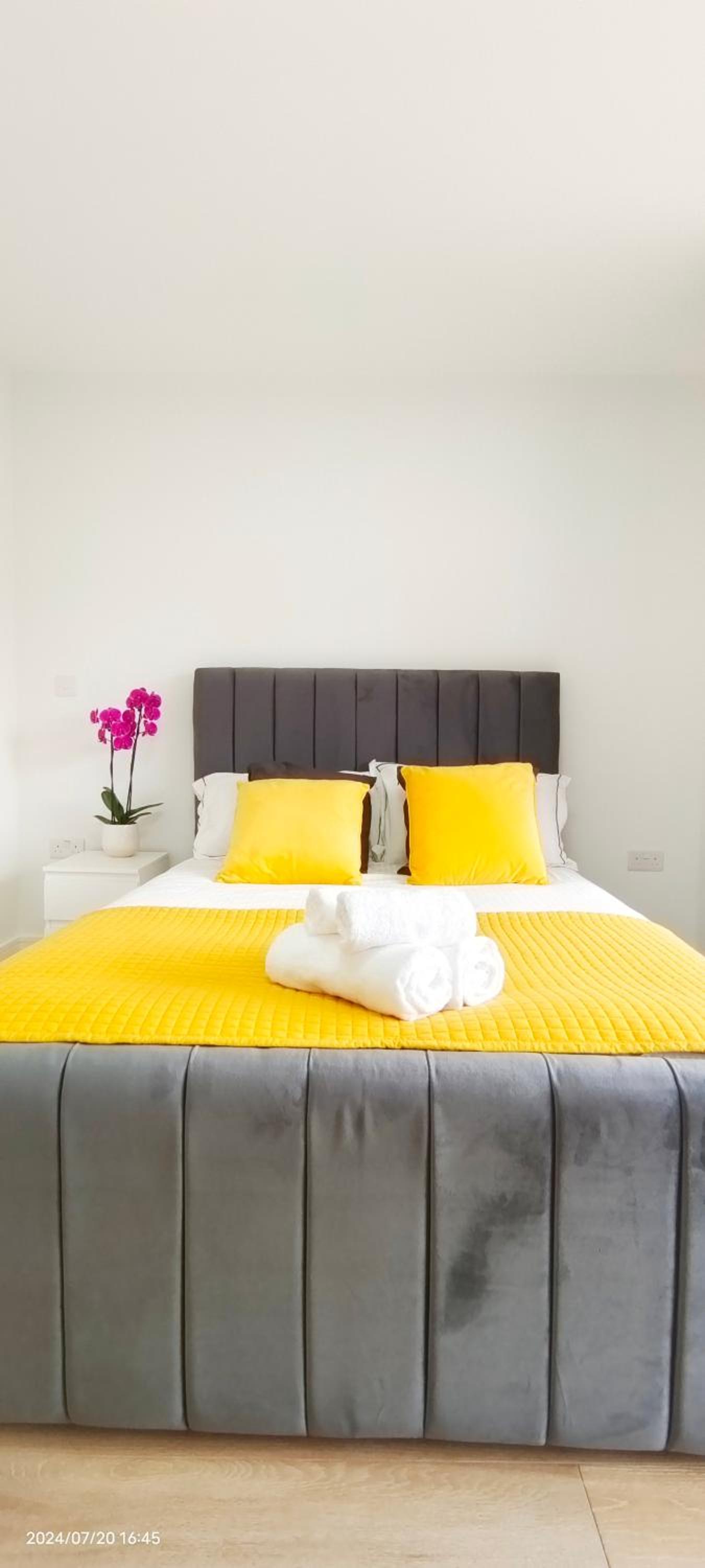 Luxurious and Modern 3b3b Apartment in Hammersmith