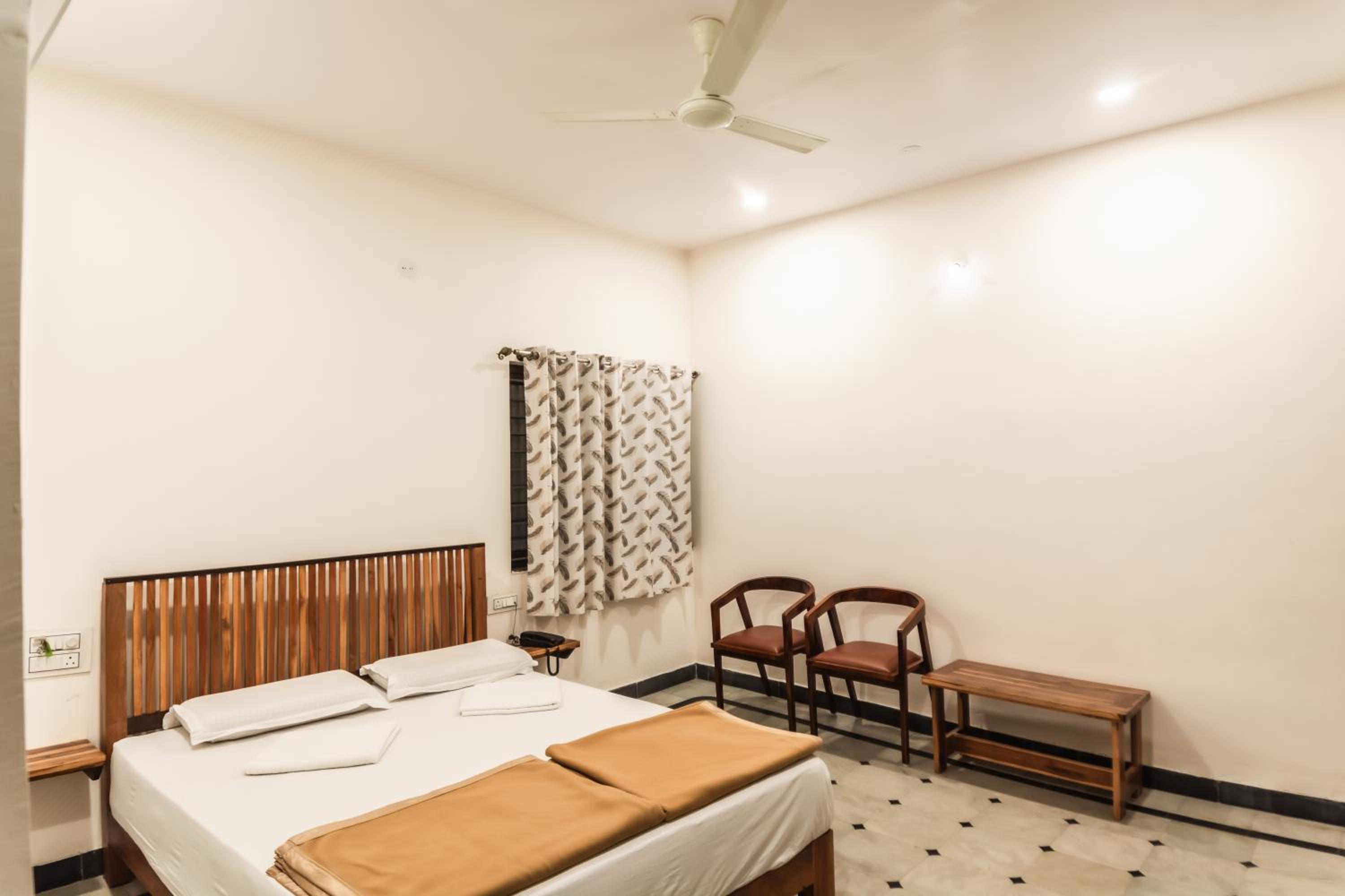 HAMPI DELMONT RESORT