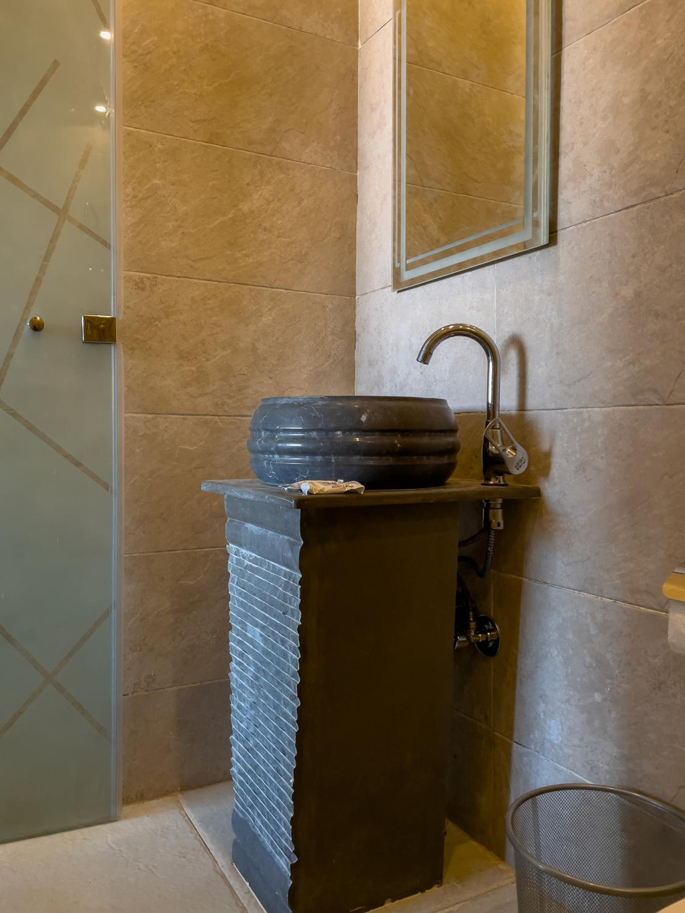 Jumeirah jacuzzi pyramids view inn