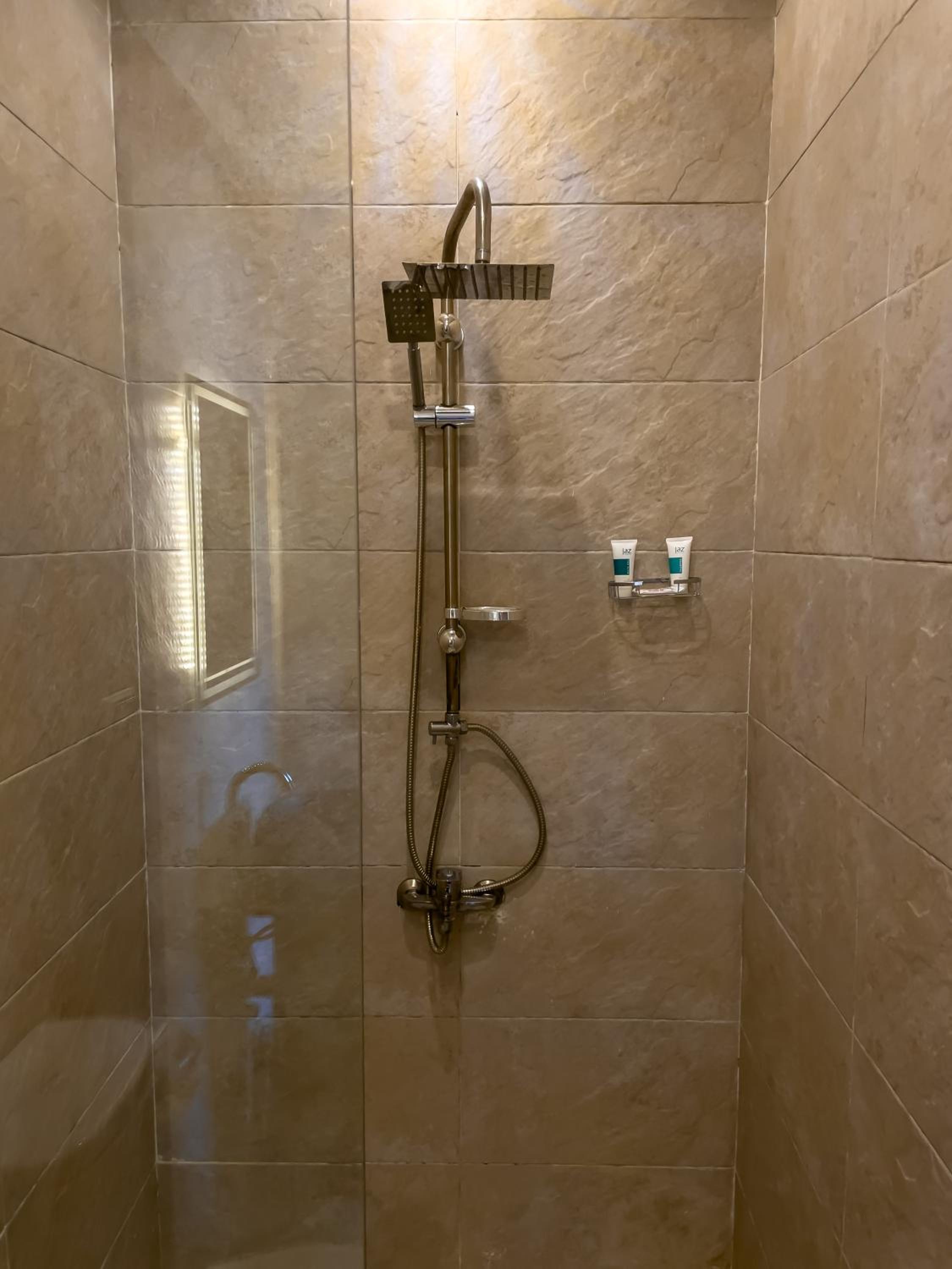 Jumeirah jacuzzi pyramids view inn