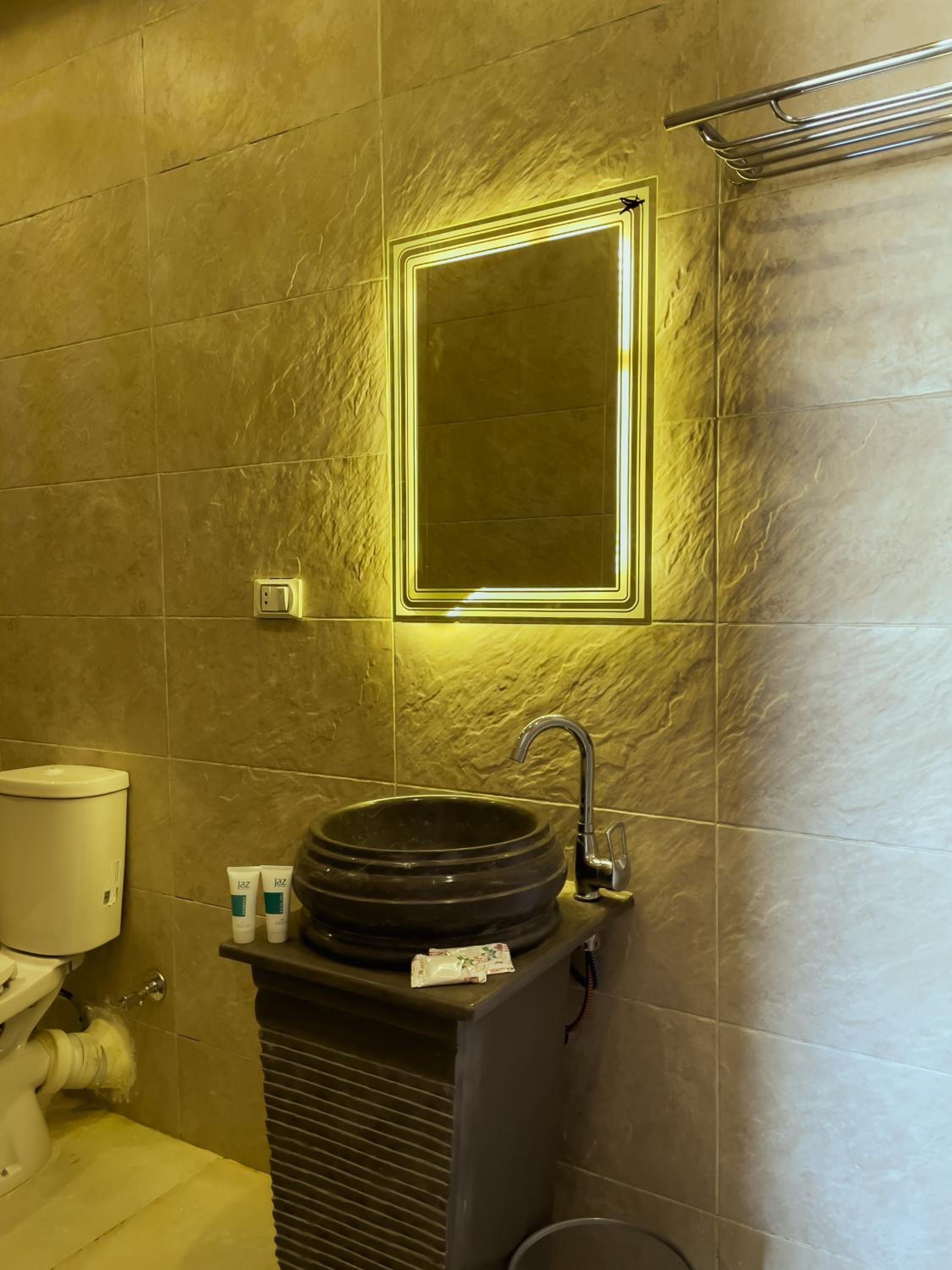 Jumeirah jacuzzi pyramids view inn