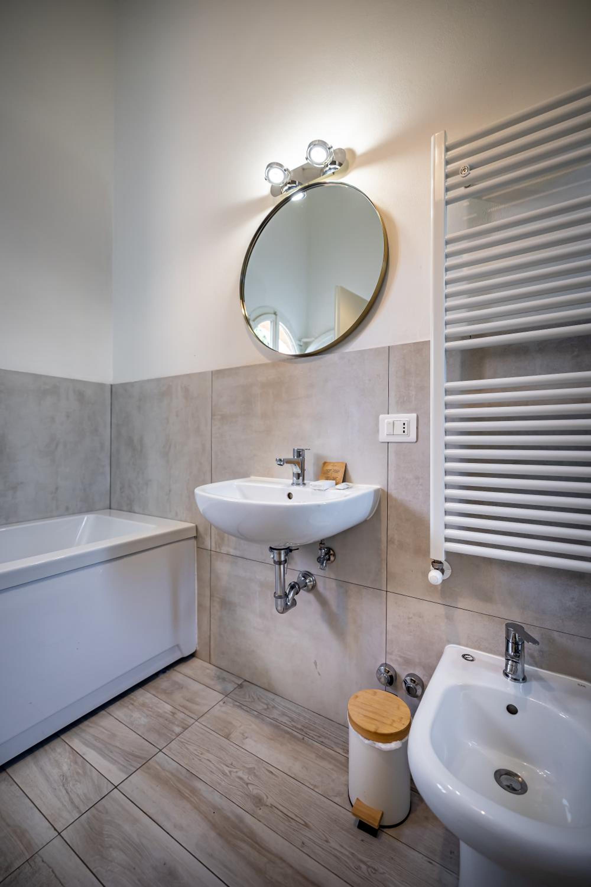 Luxury Limonaia with Jacuzzi near Florence