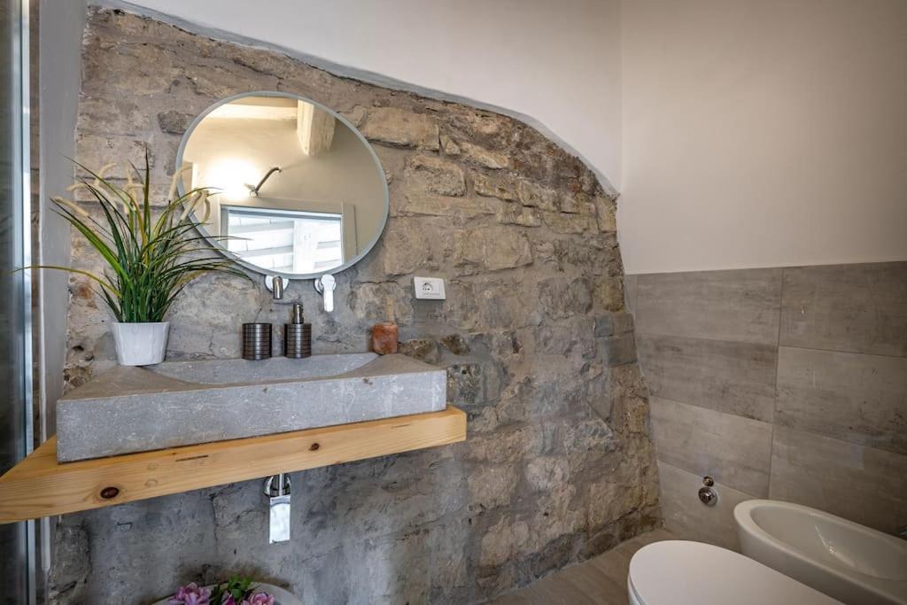 Luxury Limonaia with Jacuzzi near Florence