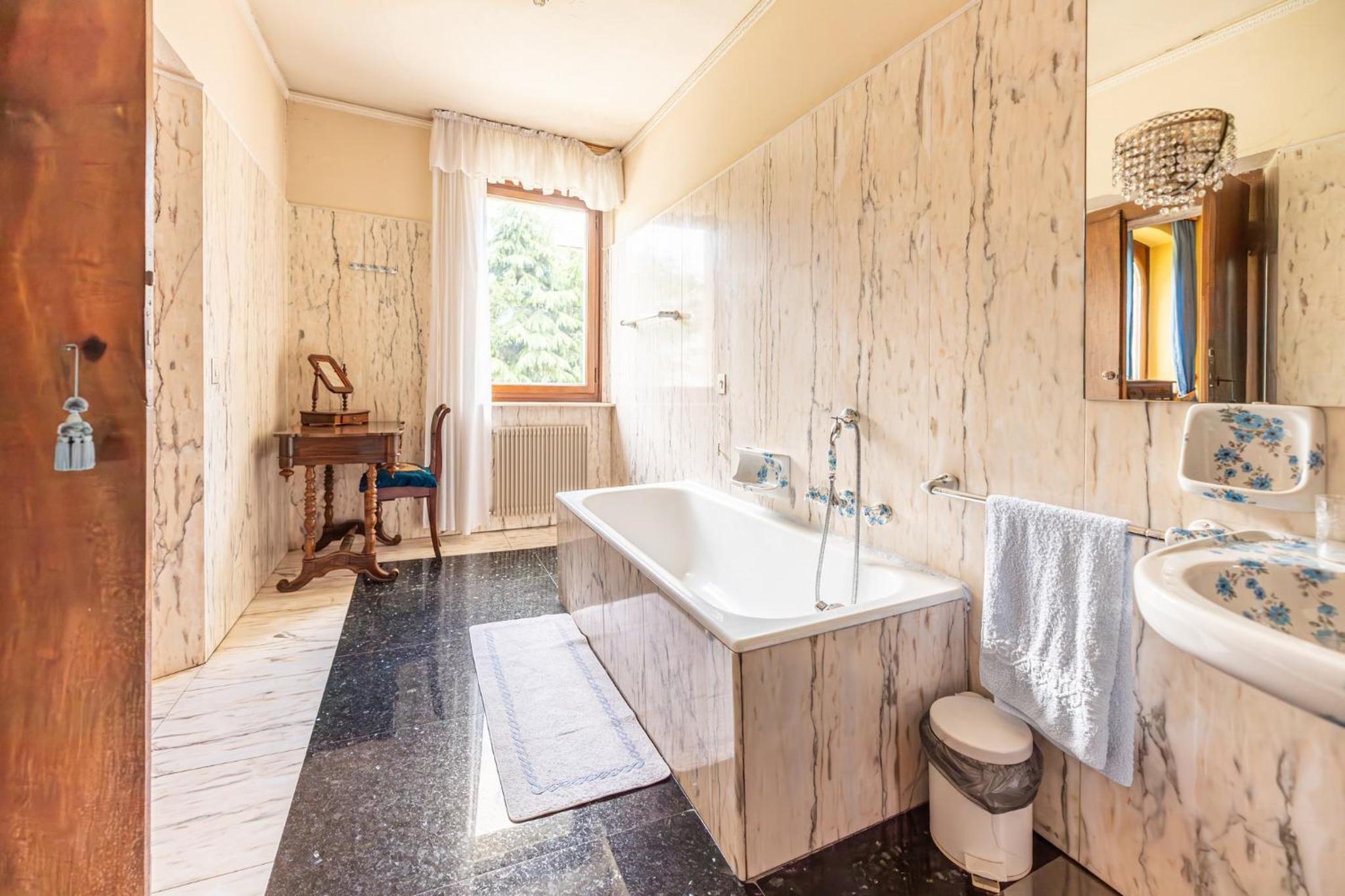 GuestHost - Timeless Charm - Stunning Apt in Villa