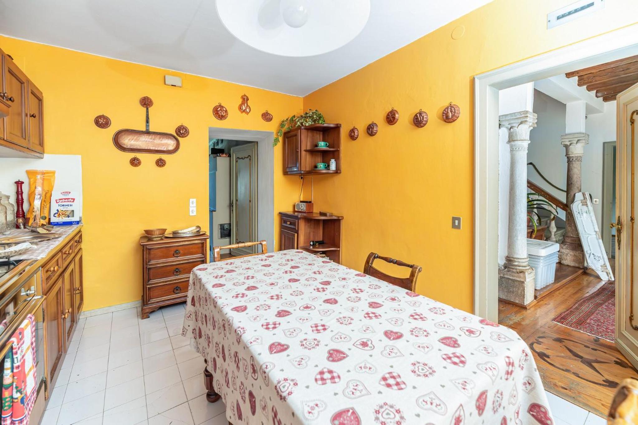 GuestHost - Timeless Charm - Stunning Apt in Villa