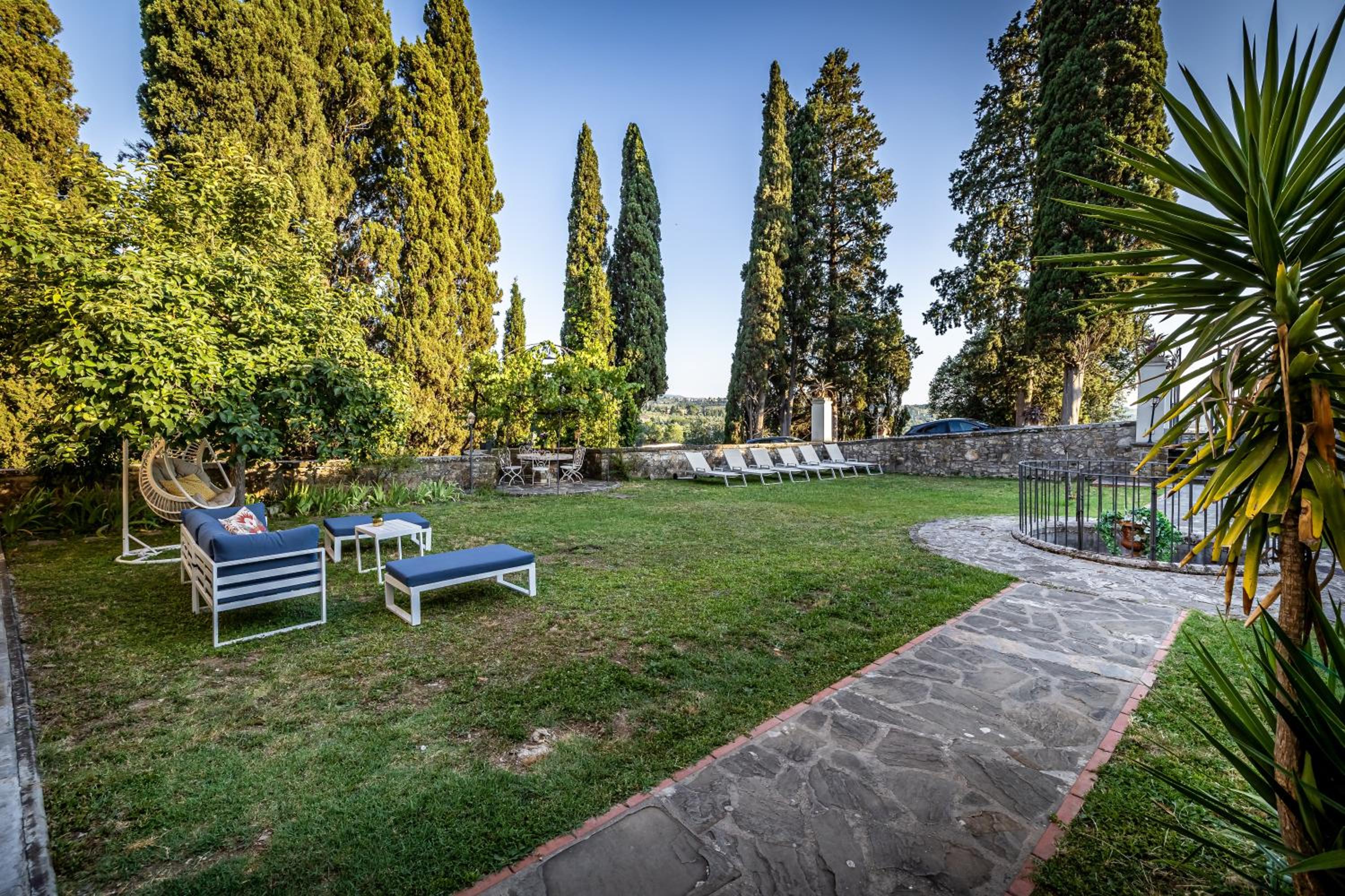 Luxury Limonaia with Jacuzzi near Florence