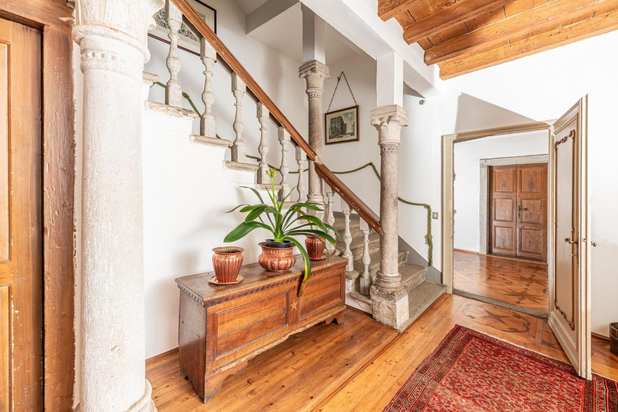 GuestHost - Timeless Charm - Stunning Apt in Villa