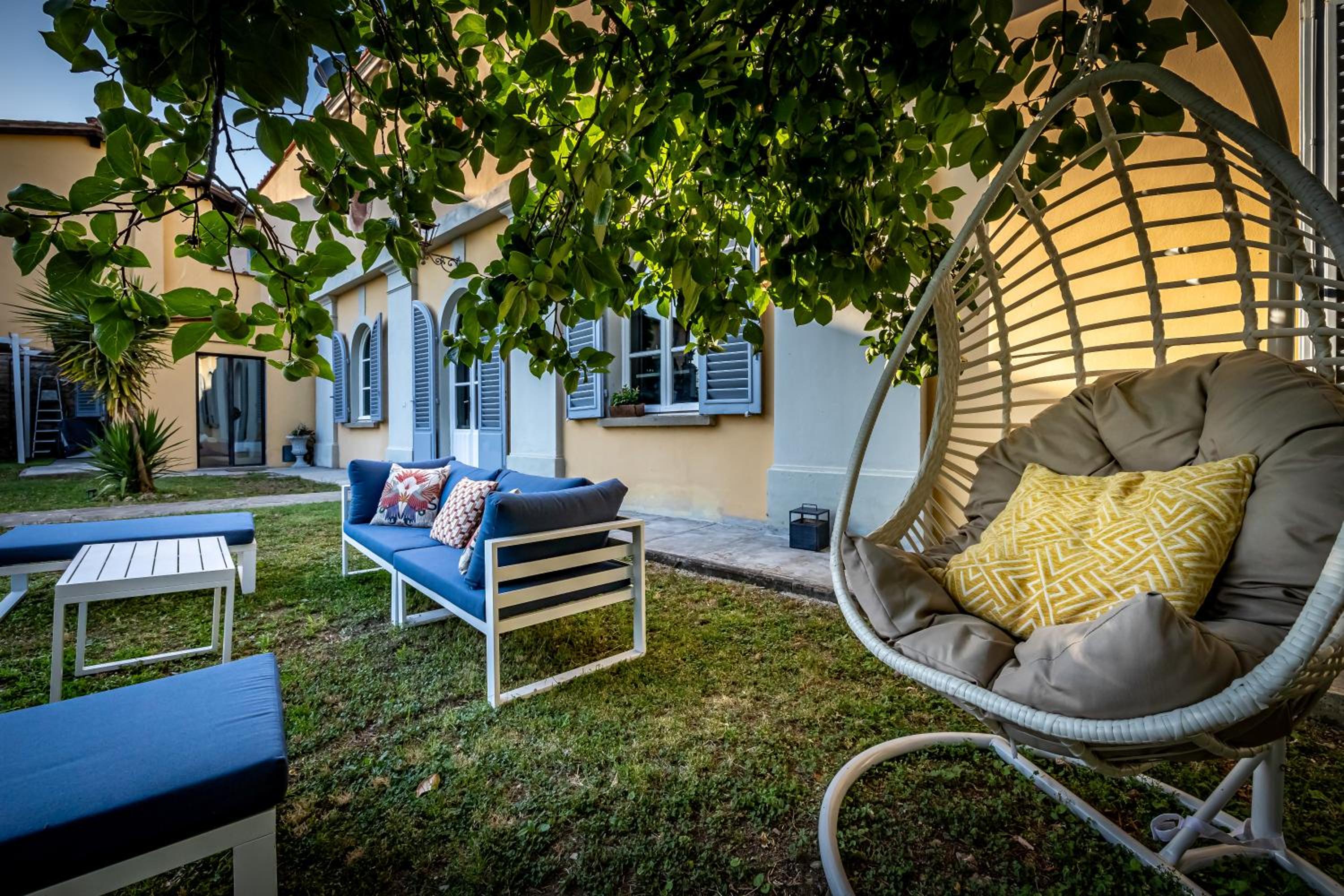 Luxury Limonaia with Jacuzzi near Florence