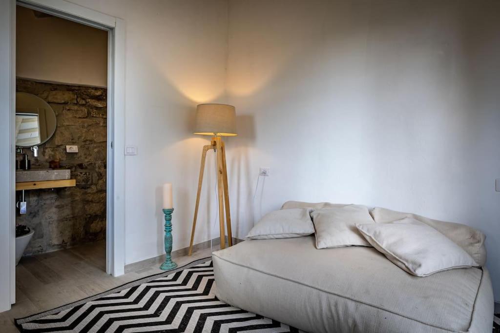 Luxury Limonaia with Jacuzzi near Florence