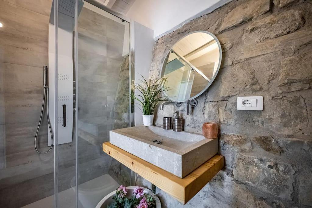 Luxury Limonaia with Jacuzzi near Florence
