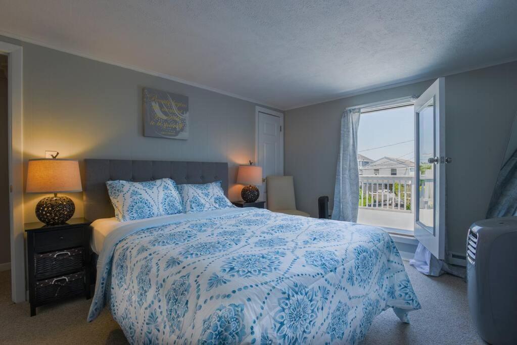 New cozy coastal retreat!