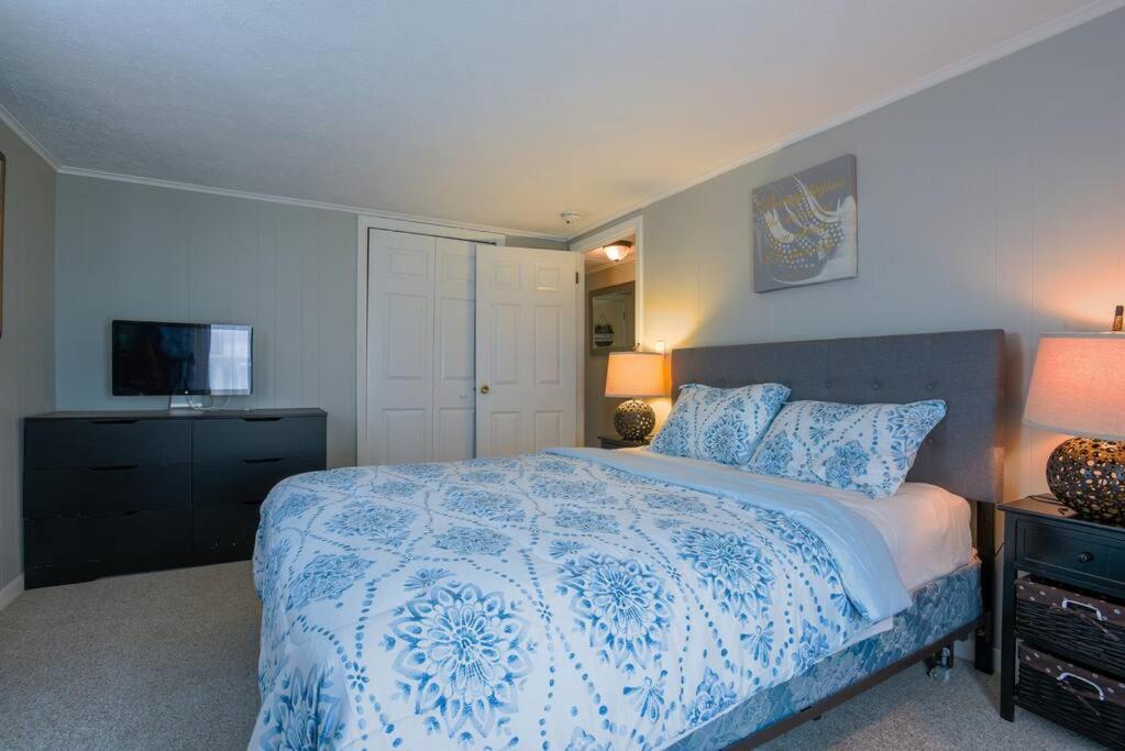 New cozy coastal retreat!