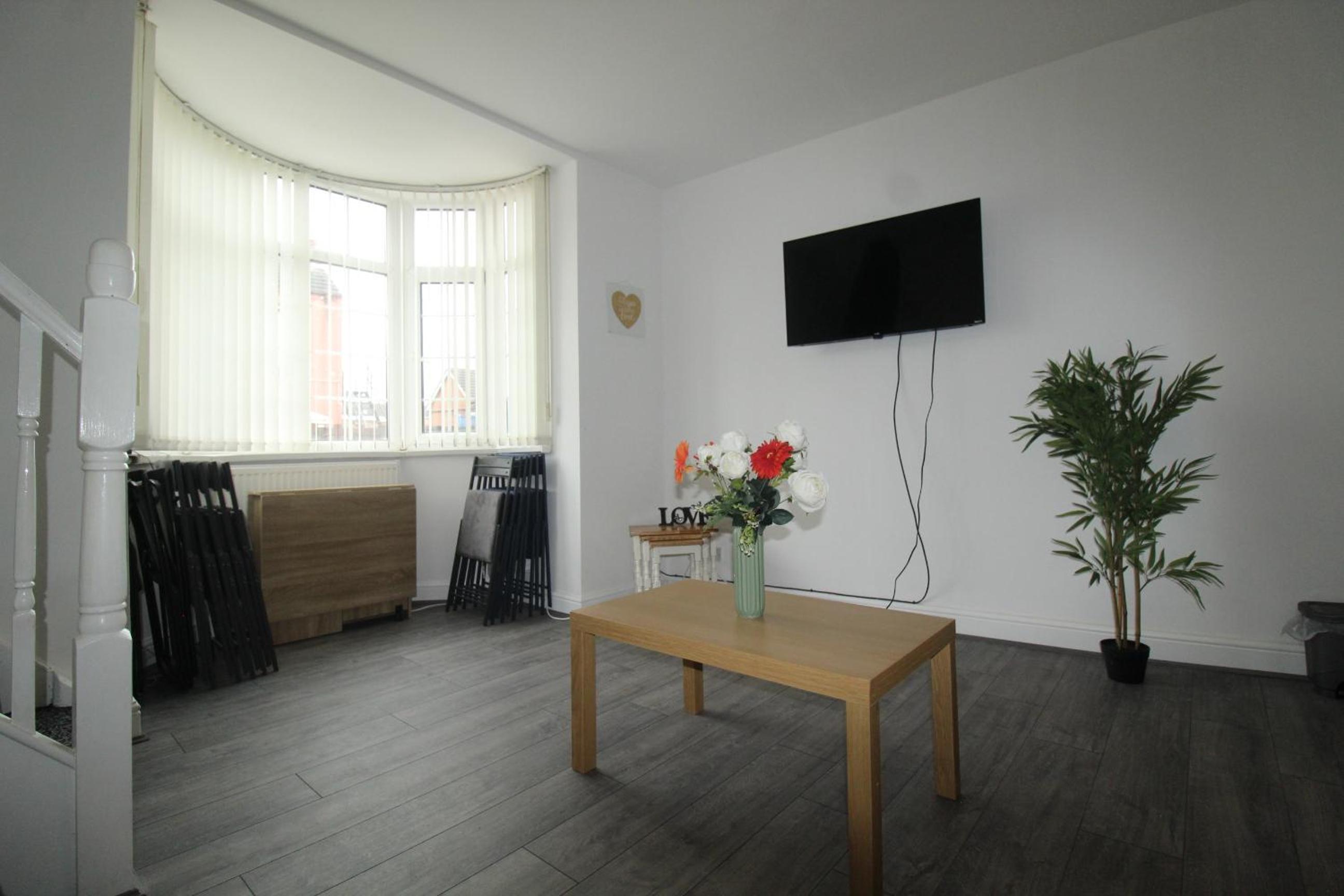 High Street House Thurnscoe by Smart Corporate Stays view 4
