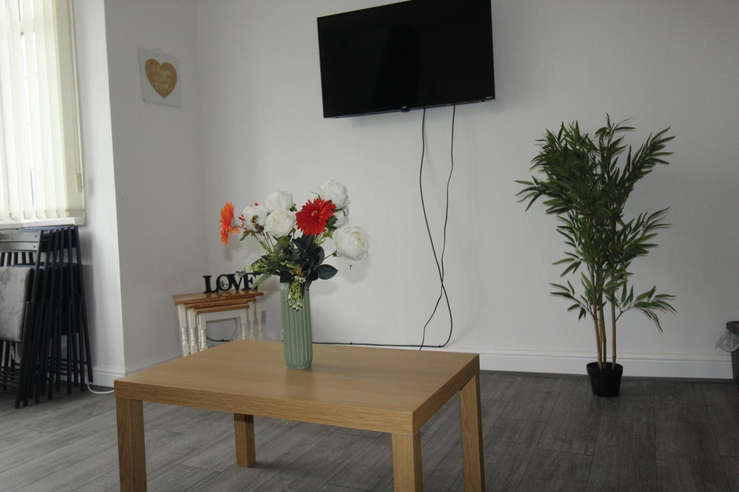 High Street House Thurnscoe by Smart Corporate Stays view 5