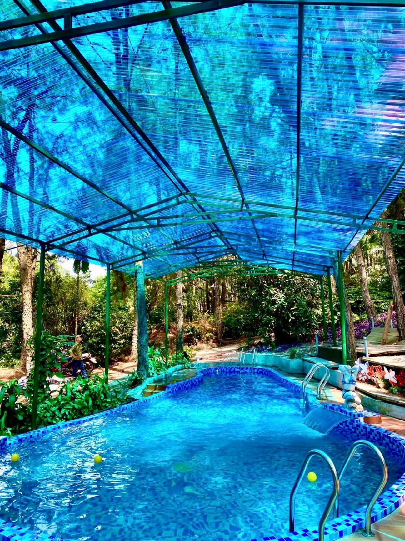 Pine Hill Villas & Camping