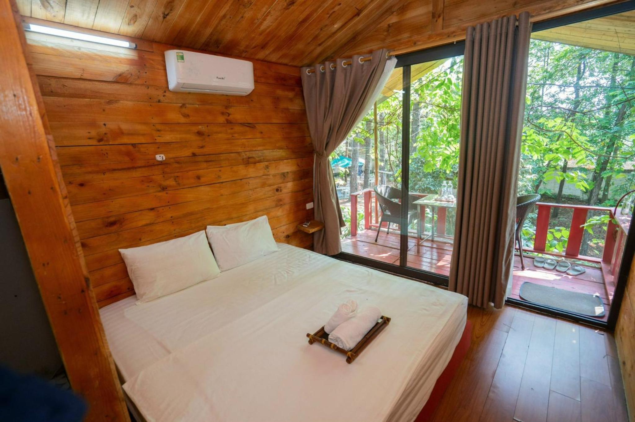 Pine Hill Villas & Camping