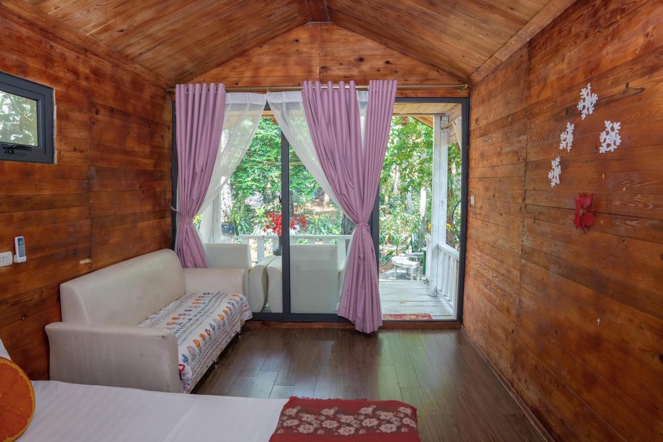 Pine Hill Villas & Camping