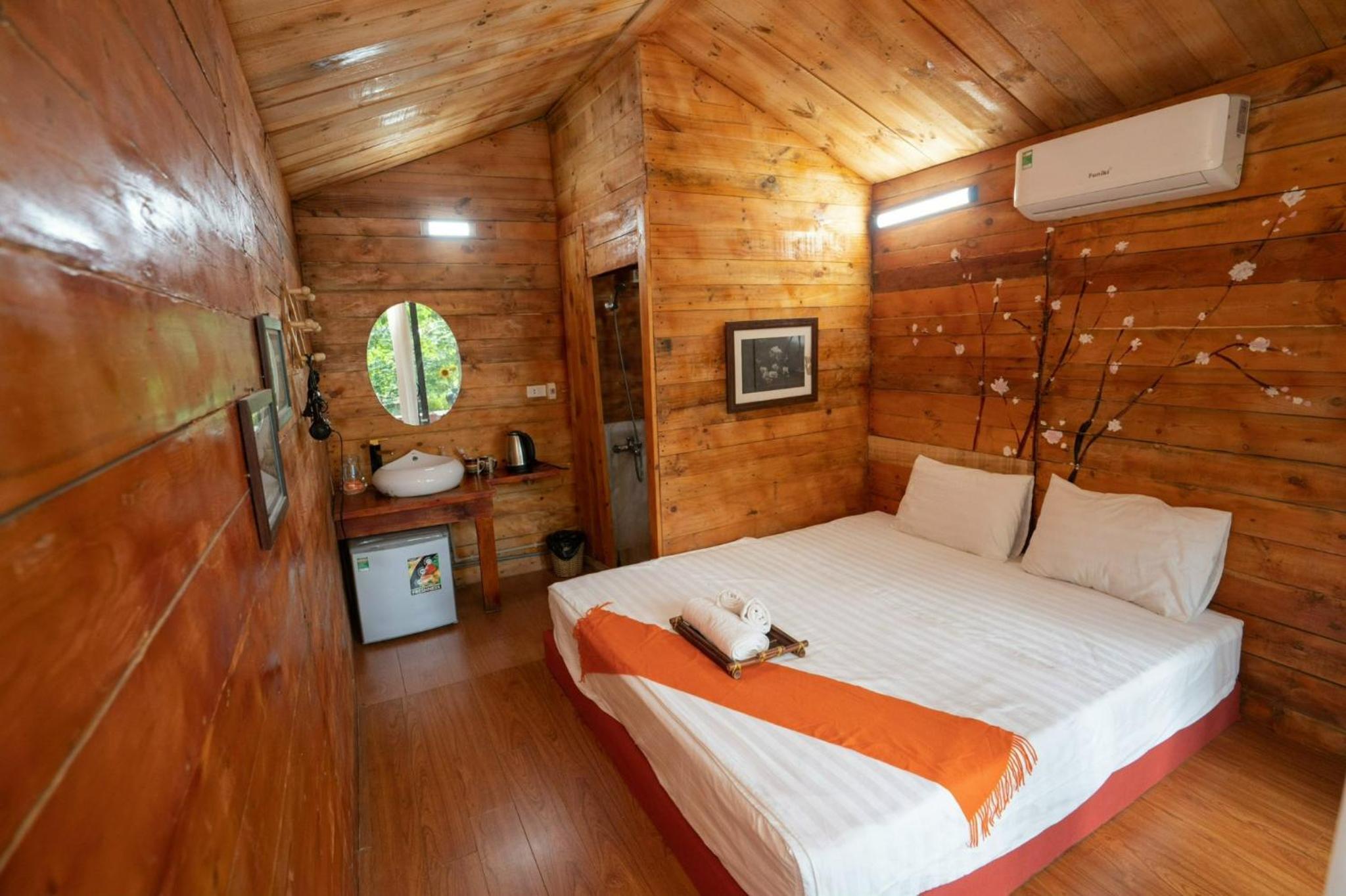 Pine Hill Villas & Camping