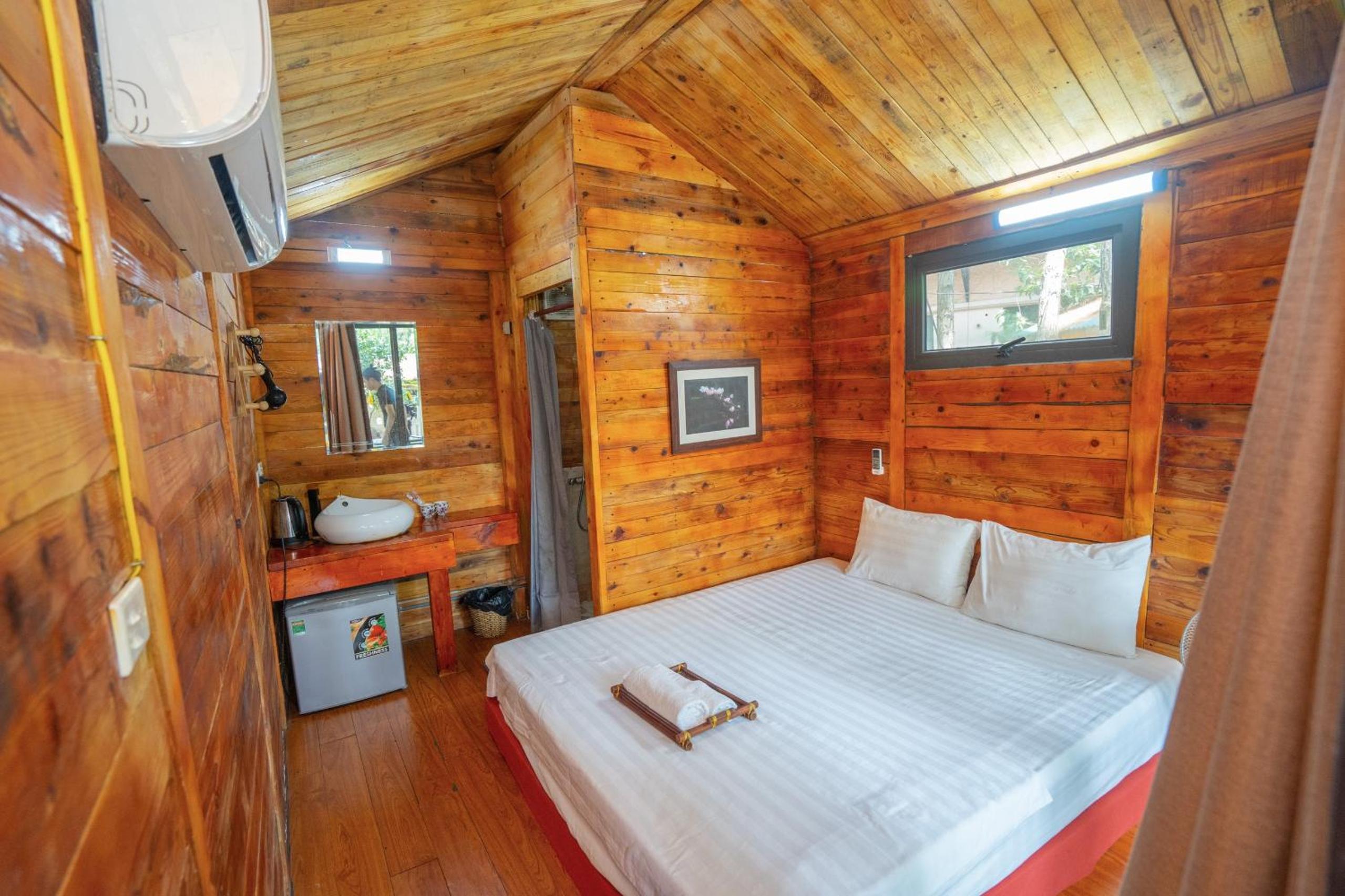 Pine Hill Villas & Camping