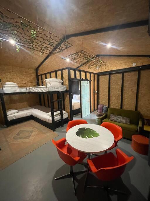 Humbug Bunk House & Hot Tub!