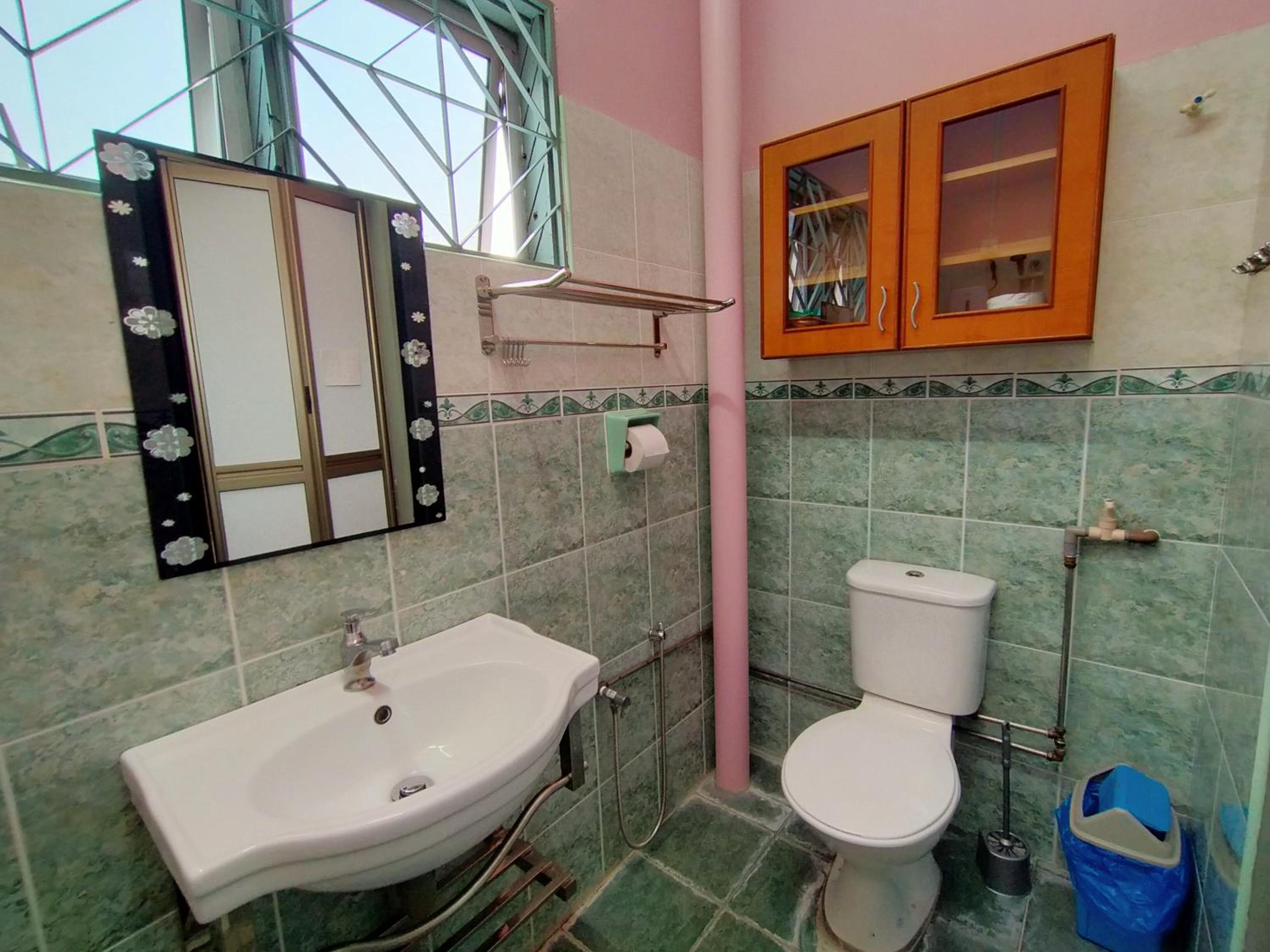 Malim Joyous Homestay - rent room only