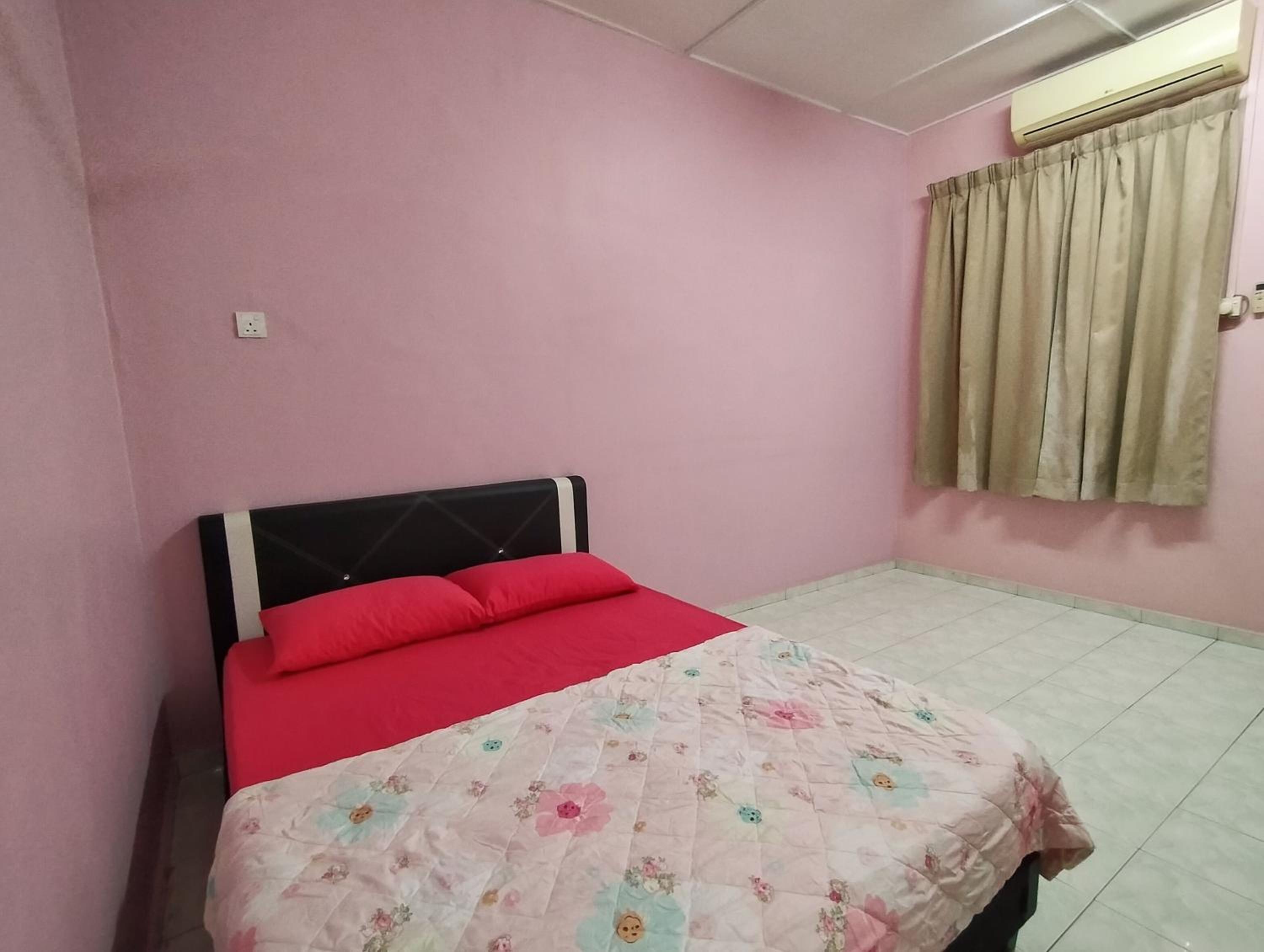 Malim Joyous Homestay - rent room only