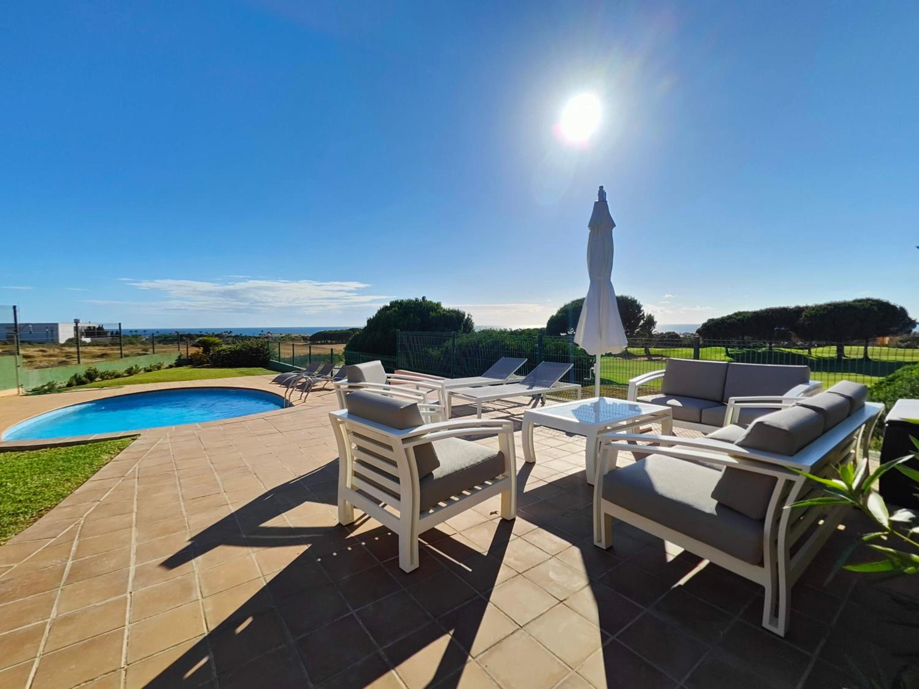 Exclusiva villa con piscina privada y vista al mar view 2