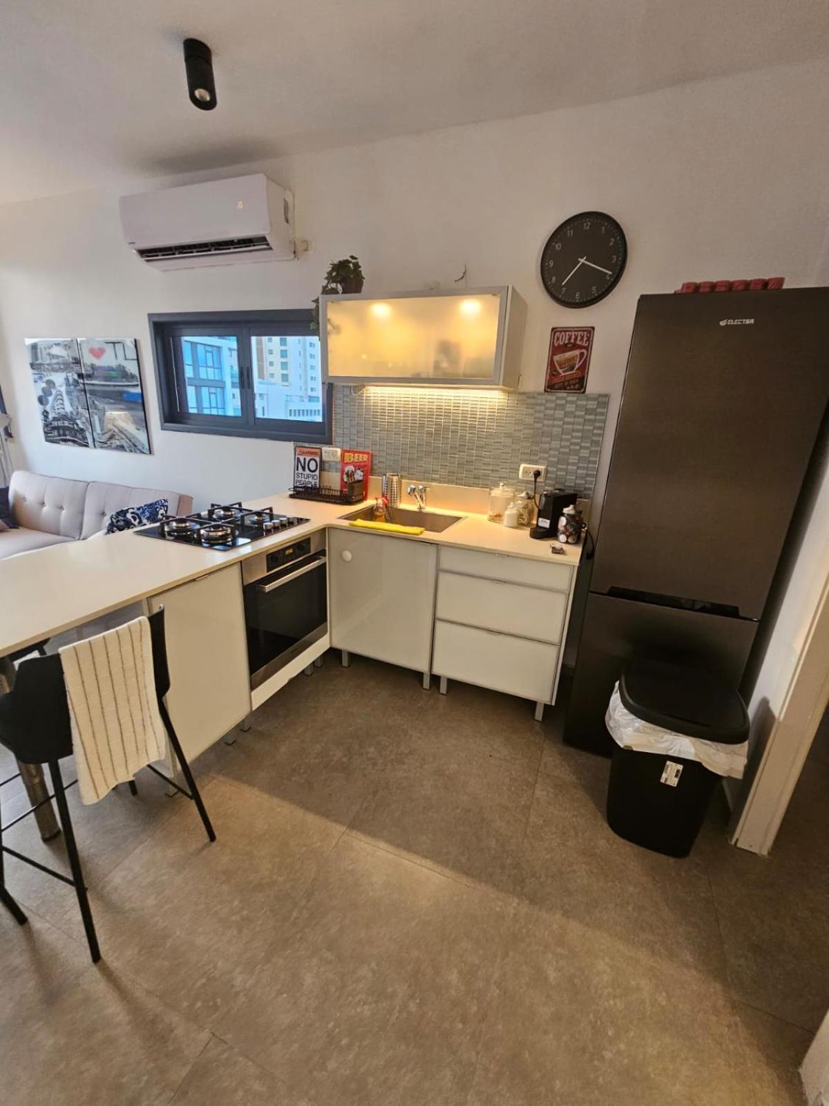 Hayarkon Superior Suite TLV Beach view 4