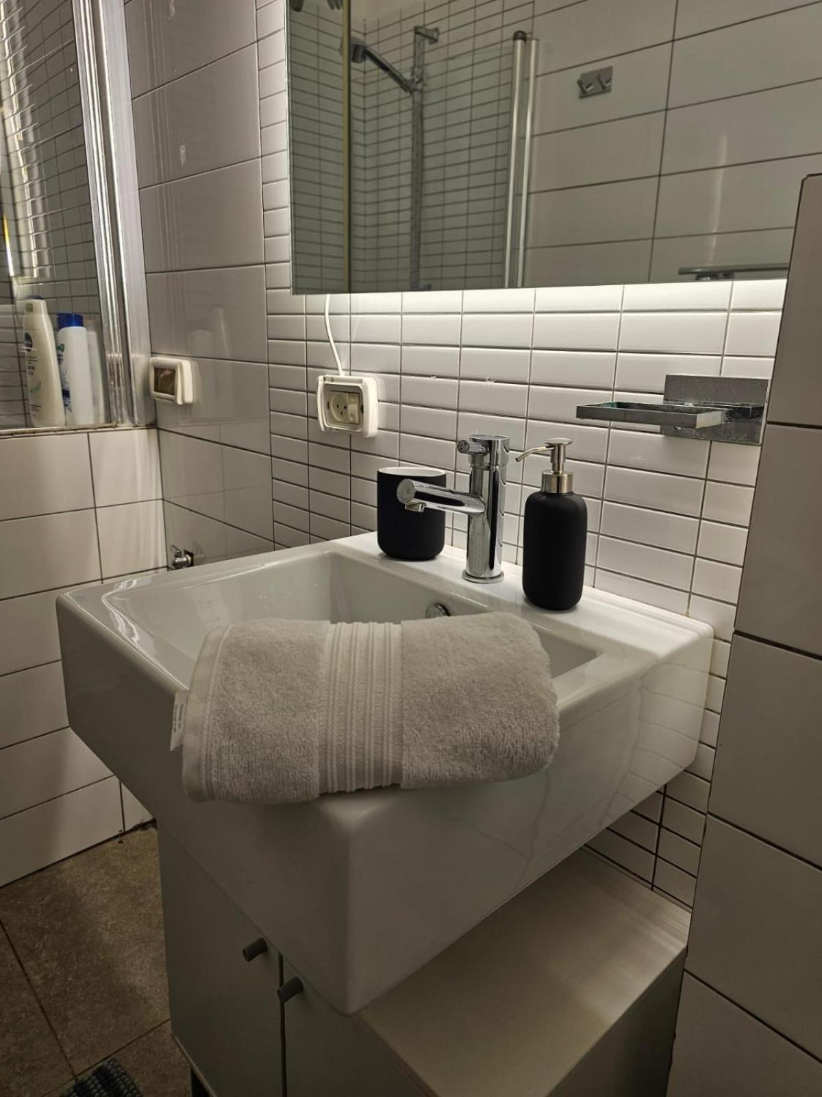 Hayarkon Superior Suite TLV Beach view 5