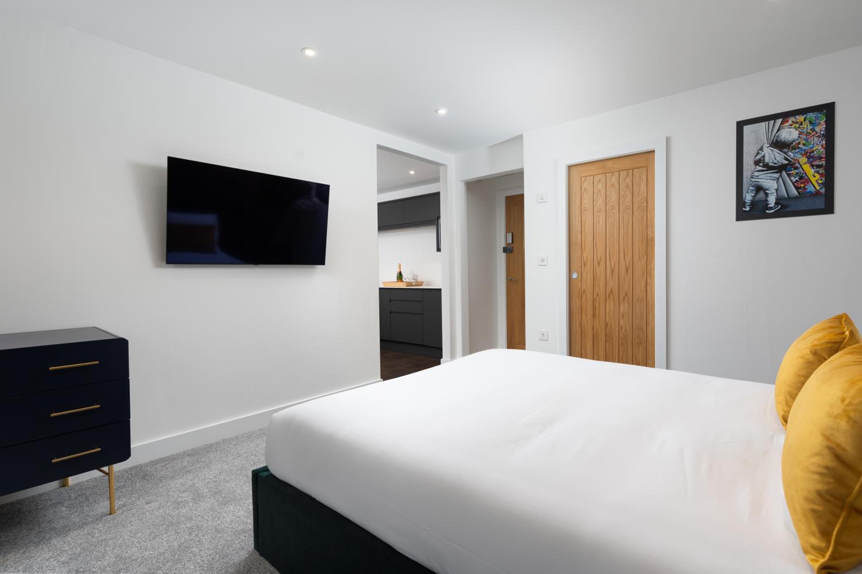 Room 2 Hotel style Double bedroom in Marazion view 2