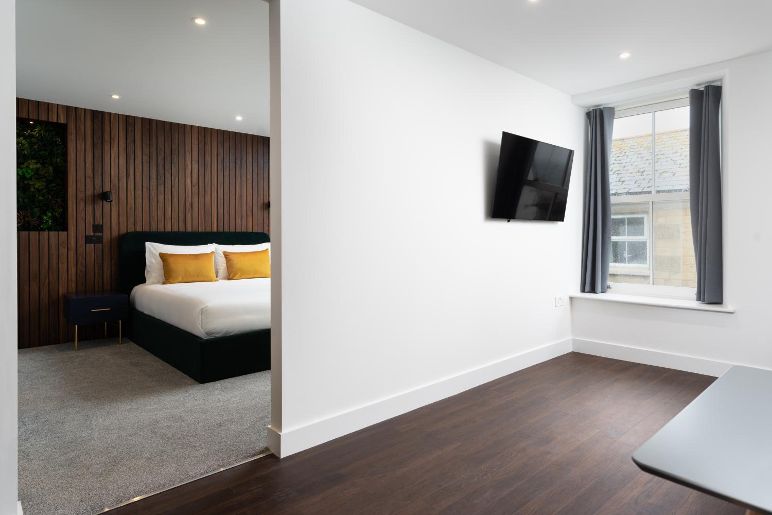 Room 2 Hotel style Double bedroom in Marazion view 4