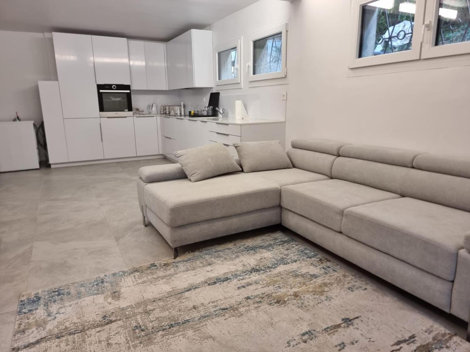 Charming Home Near Downtown Lausanne - Fully Equipped with Parking!