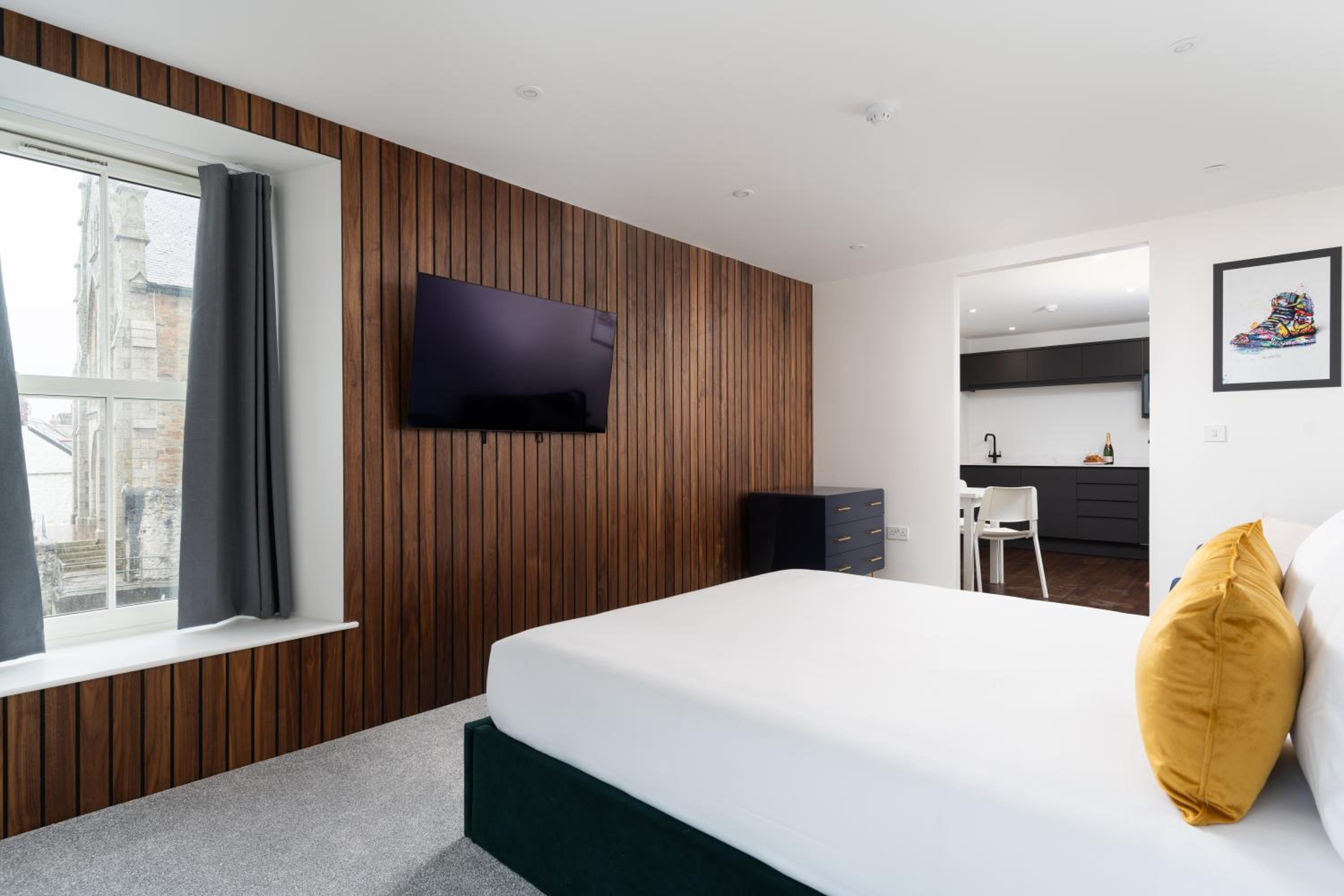 Room 3 Hotel style Double bedroom in Marazion view 4