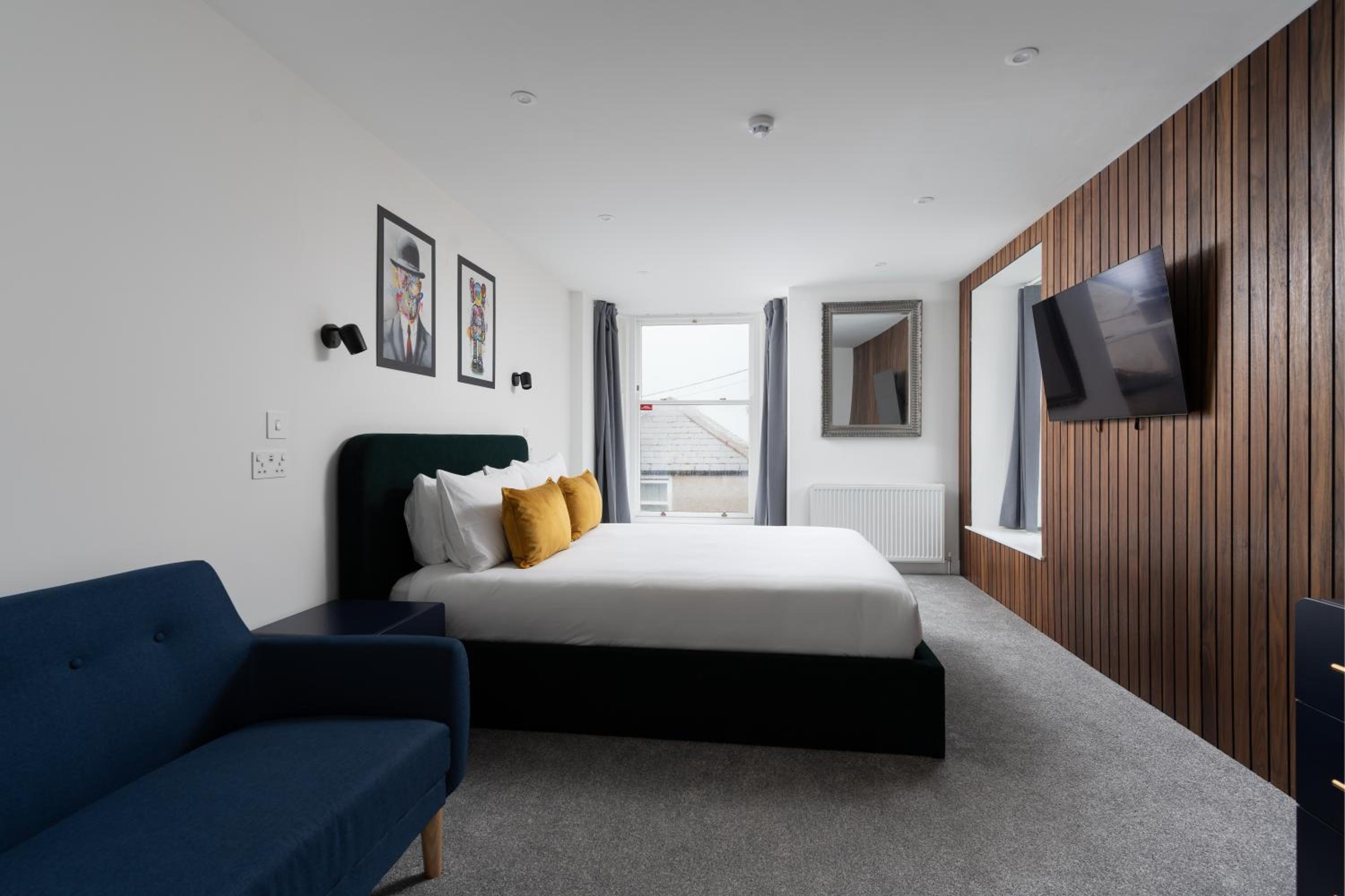 Room 3 Hotel style Double bedroom in Marazion view 3
